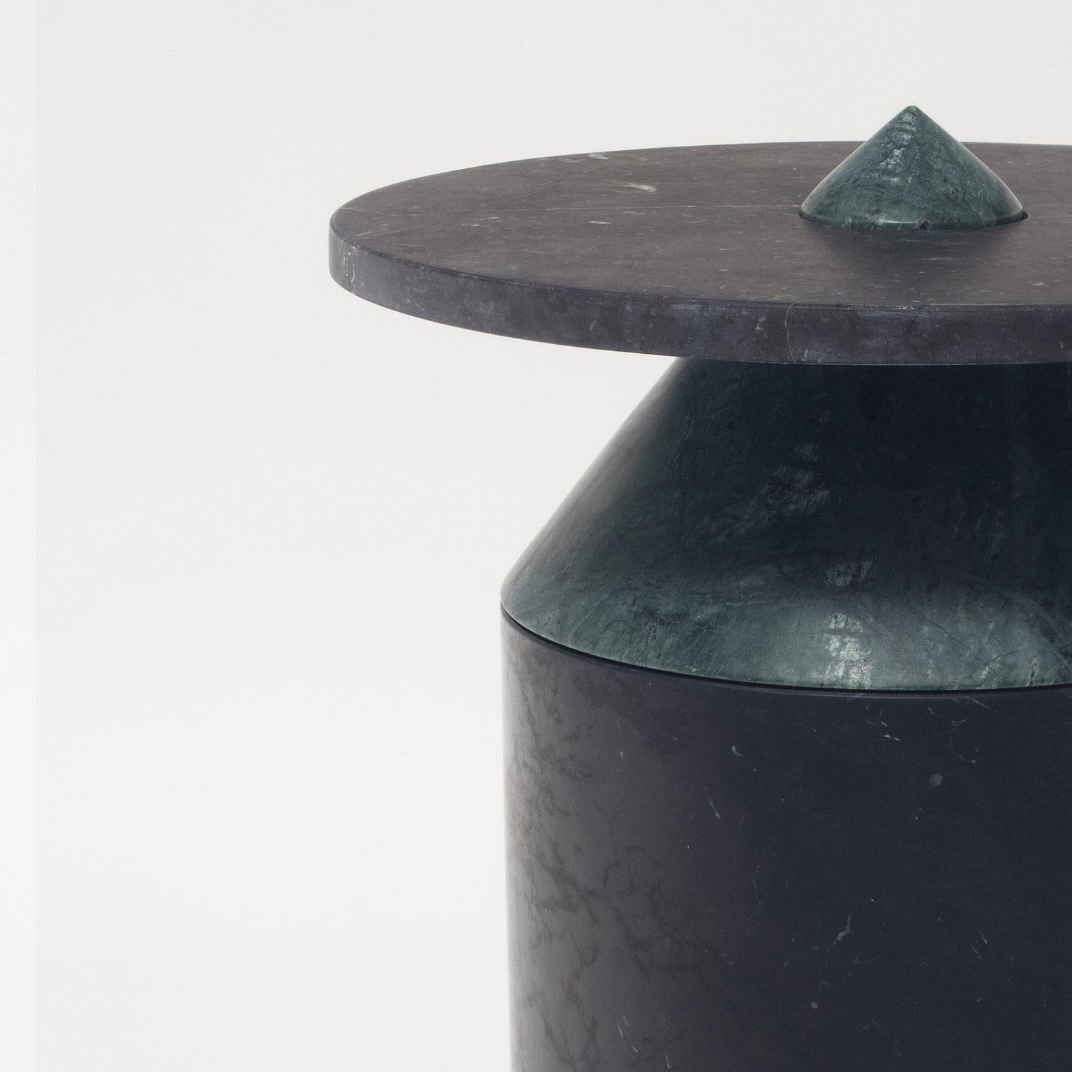 Moderne Table basse Totem noire, édition limitée de Karen Chekerdjian en vente