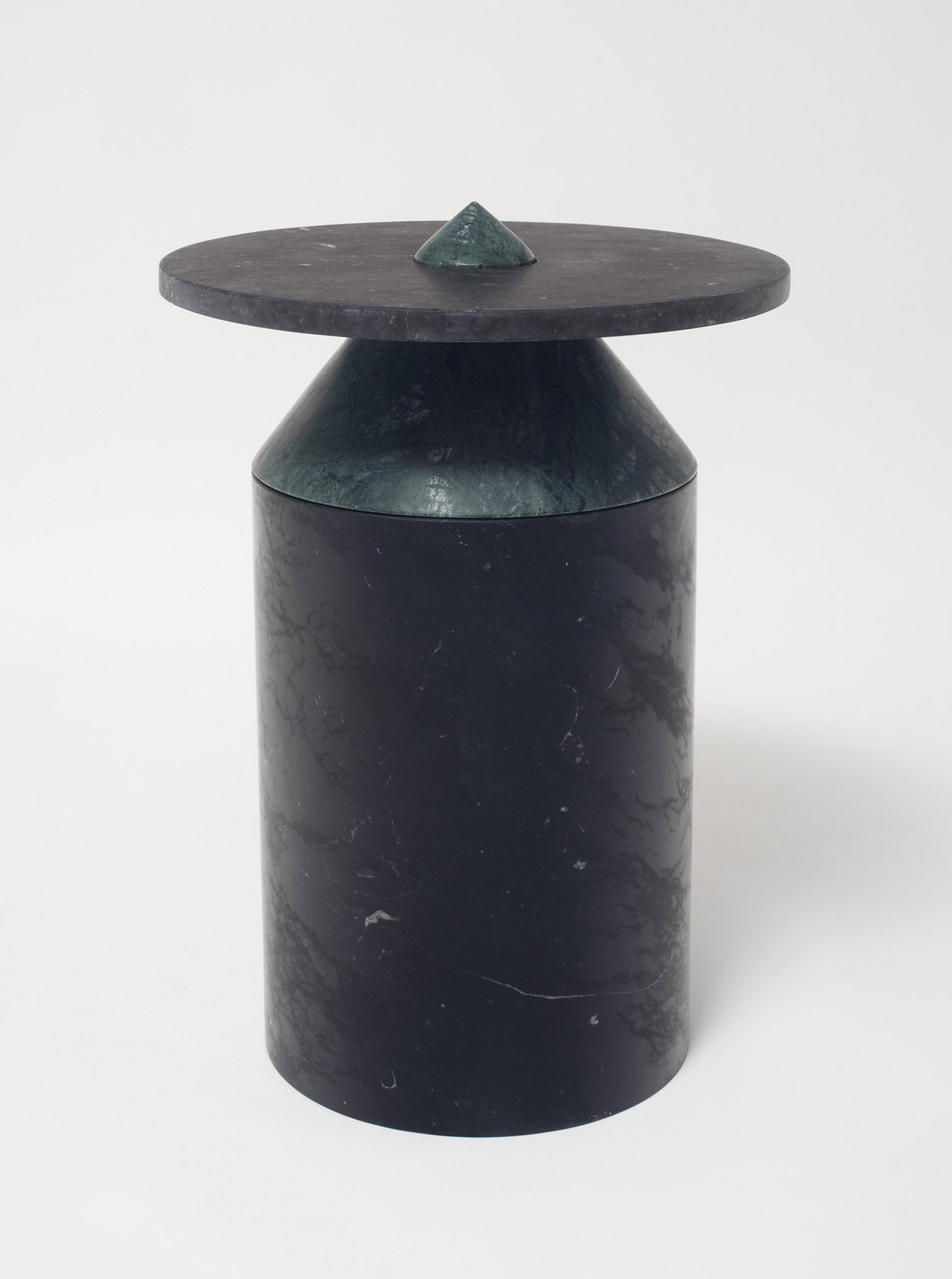 Table basse Totem noire, édition limitée de Karen Chekerdjian Neuf - En vente à Geneve, CH