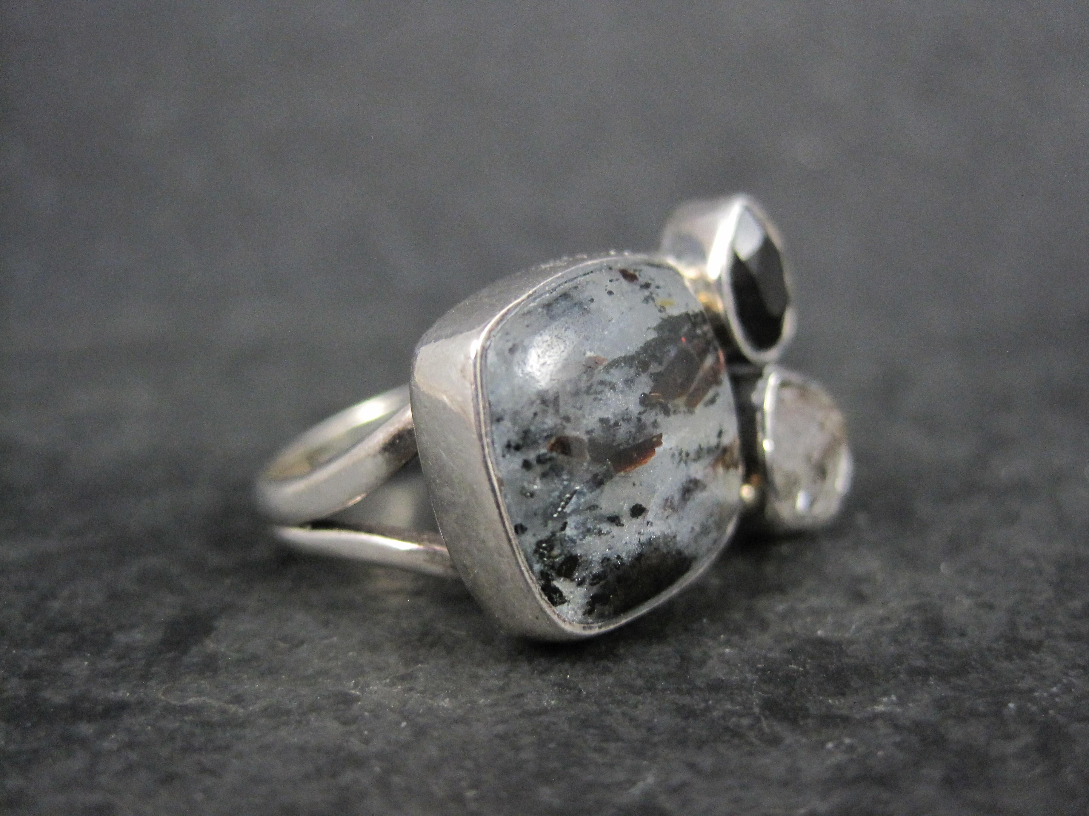 Artigiano Anello con tormalina nera, diamante di Herkimer e astrofillite misura 8 in vendita