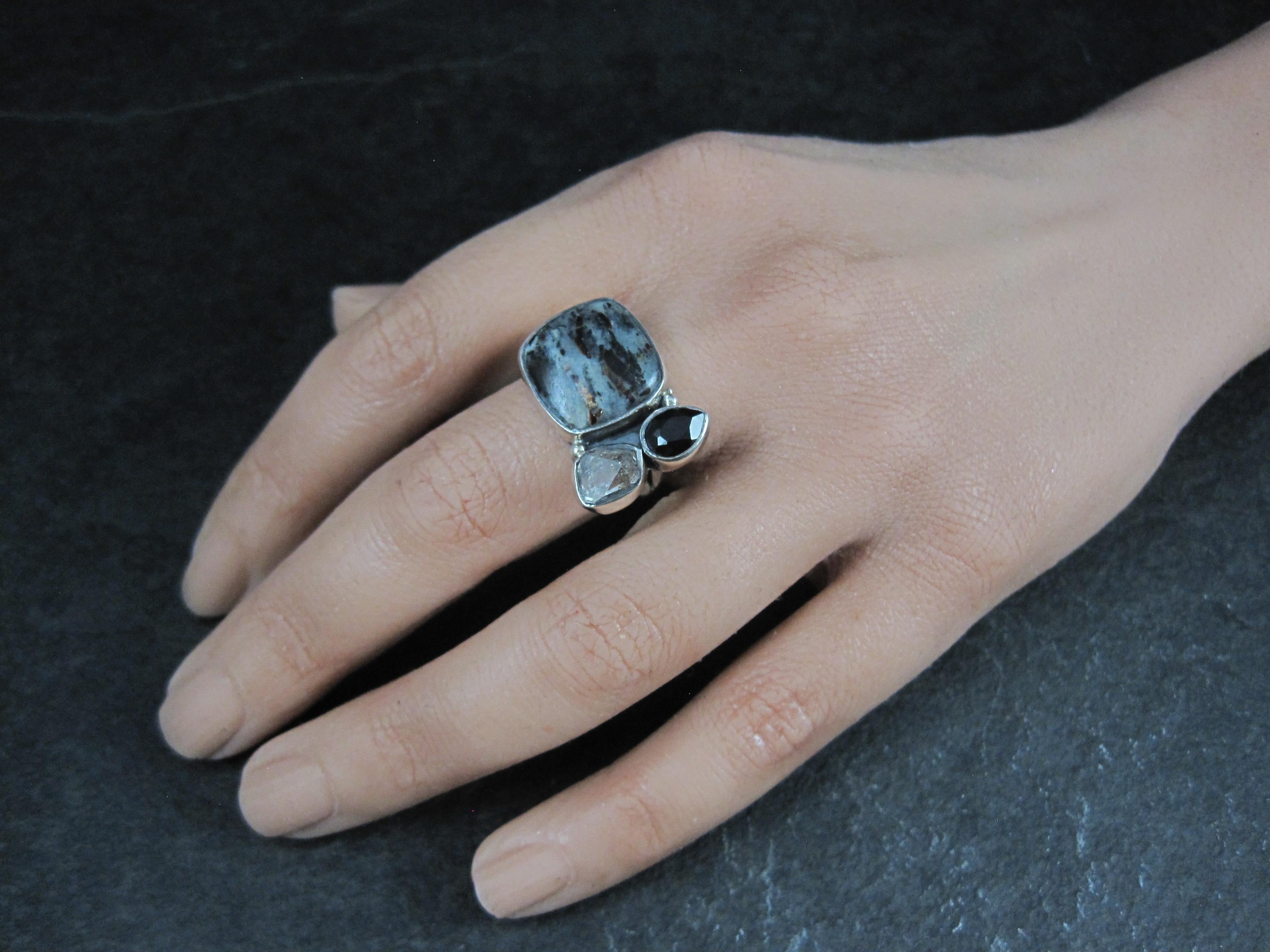 Anello con tormalina nera, diamante di Herkimer e astrofillite misura 8 in vendita 1
