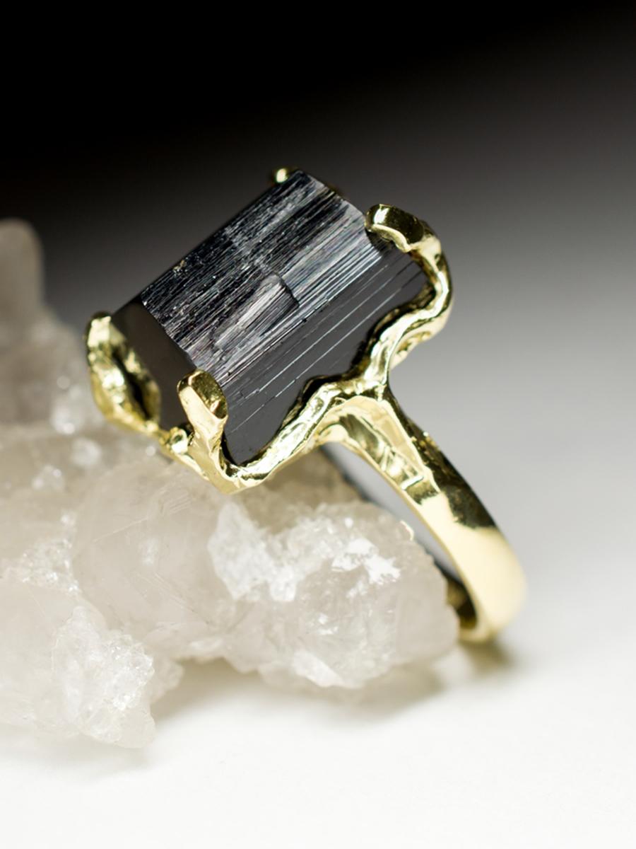 Black Tourmaline Ring Gold Men's Natural Raw Schorl Crystal LOTR In Excellent Condition For Sale In Berlin, DE