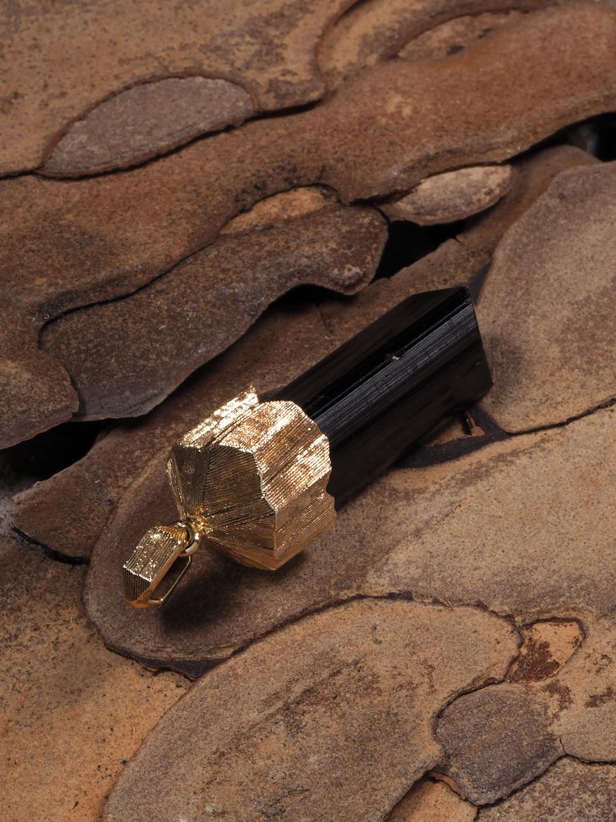 Black Tourmaline Schorl Gold Pendant Natural Crystal Healing Midnight For Sale 2
