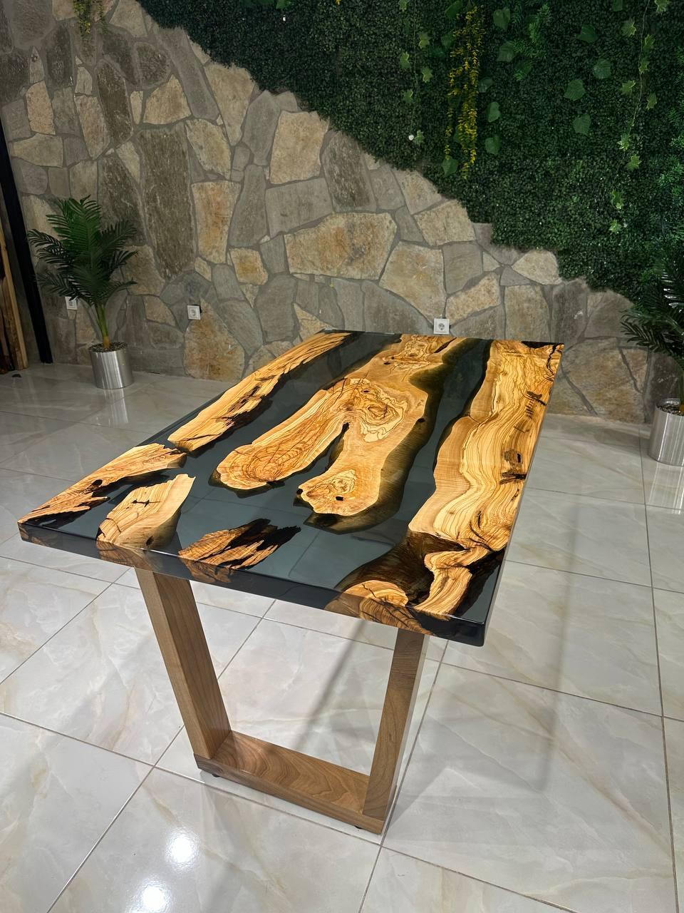 Table en résine époxy olive noire transparente - Table de salle à manger en vente 2