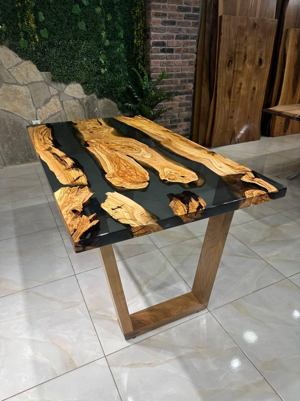 Table en résine époxy olive noire transparente - Table de salle à manger en vente 3