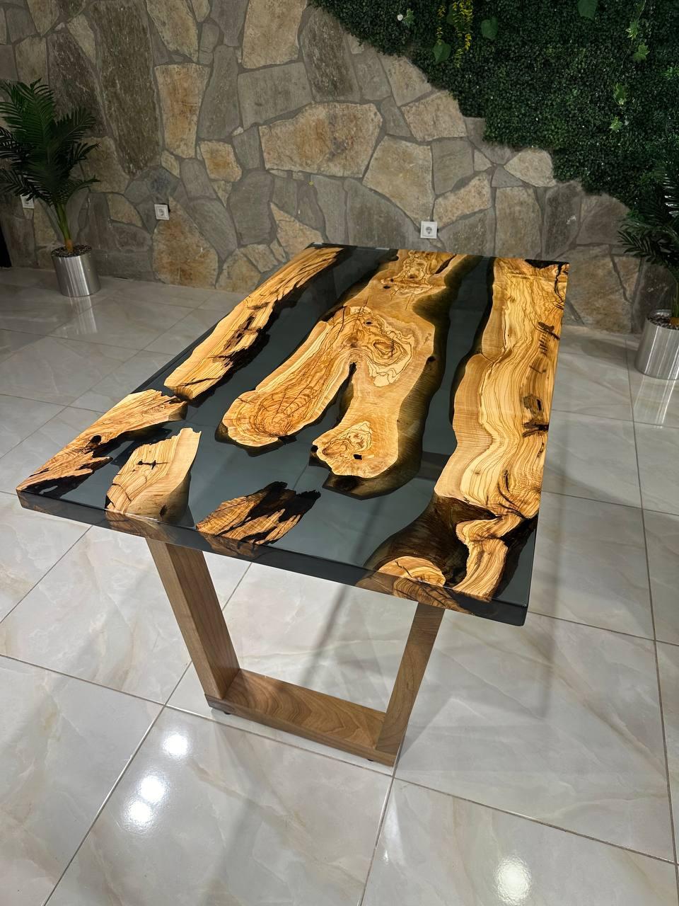 Turc Table en résine époxy olive noire transparente - Table de salle à manger en vente