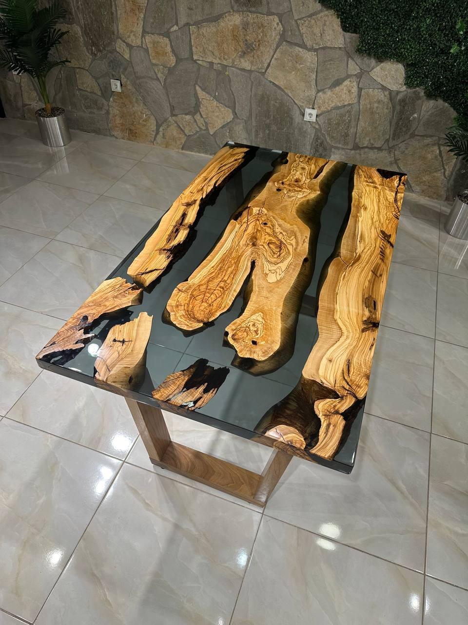 Brossé Table en résine époxy olive noire transparente - Table de salle à manger en vente
