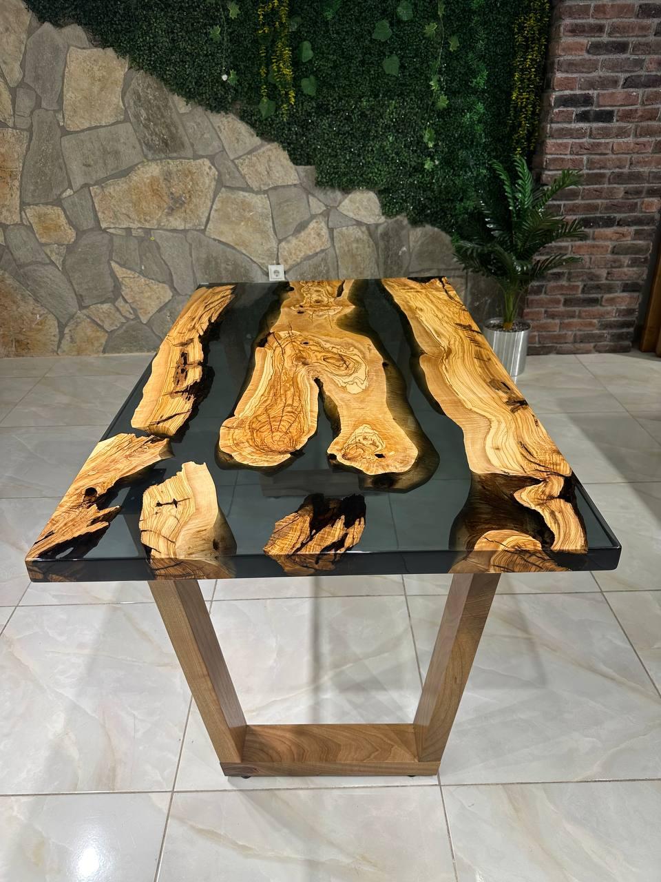 Résine époxy Table en résine époxy olive noire transparente - Table de salle à manger en vente