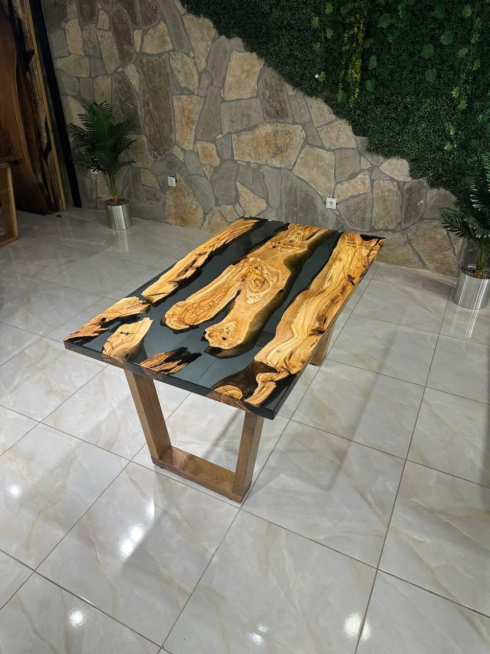 Table en résine époxy olive noire transparente - Table de salle à manger en vente 1