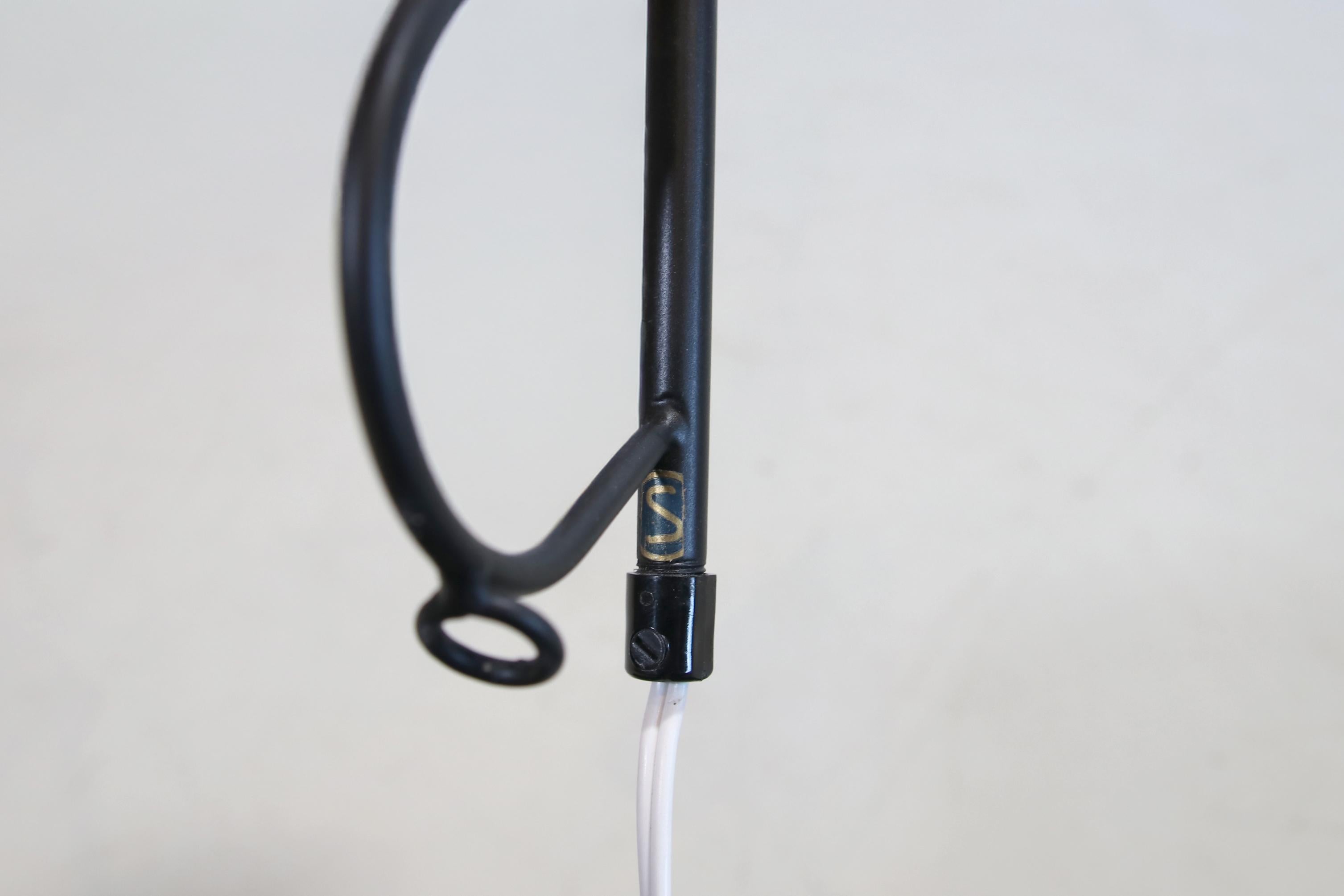 Black tripod table lamp from Falkenbergs Belysning In Good Condition For Sale In Amsterdam, Noord Holland