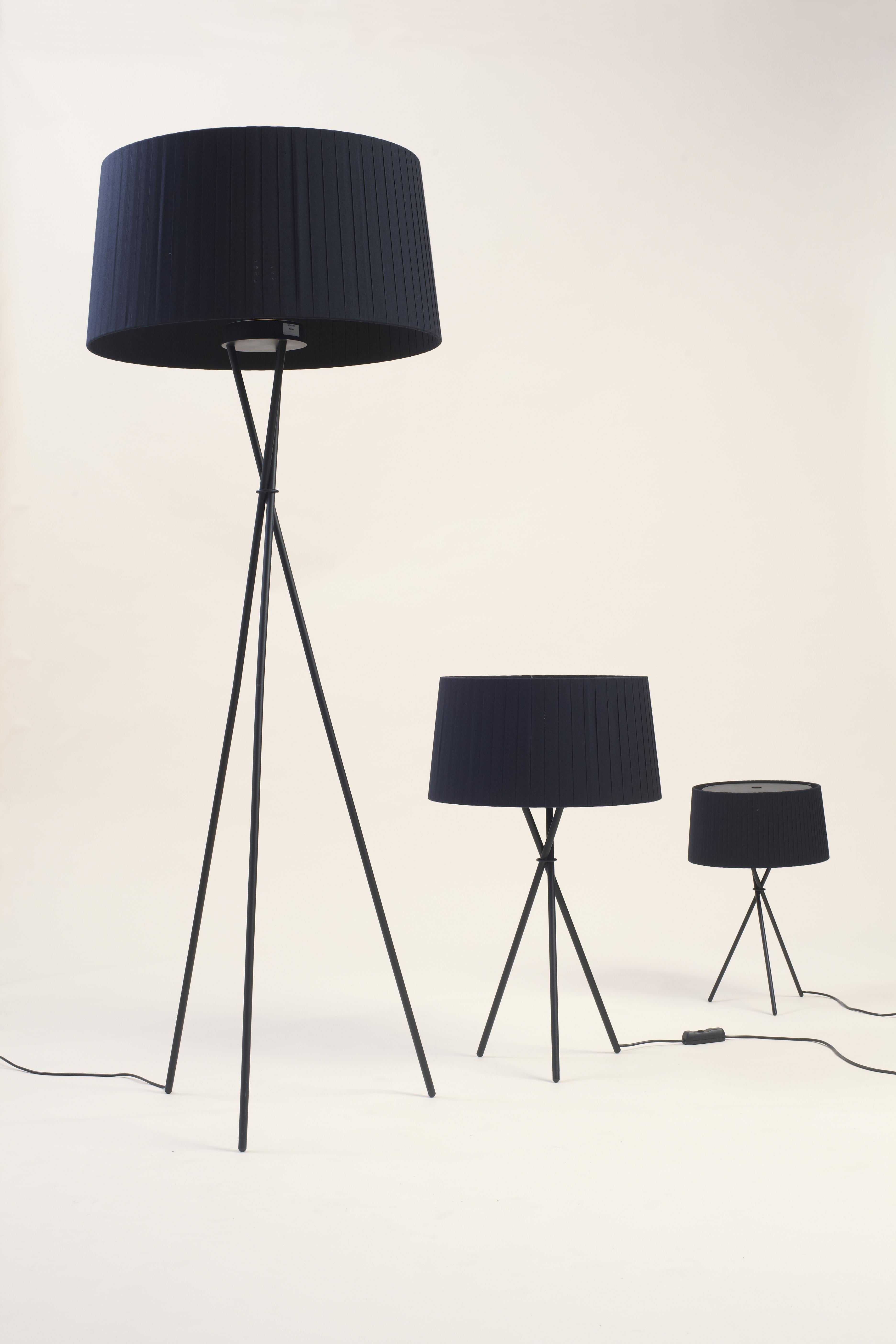 Spanish Black Trípode G5 Floor Lamp by Santa & Cole For Sale