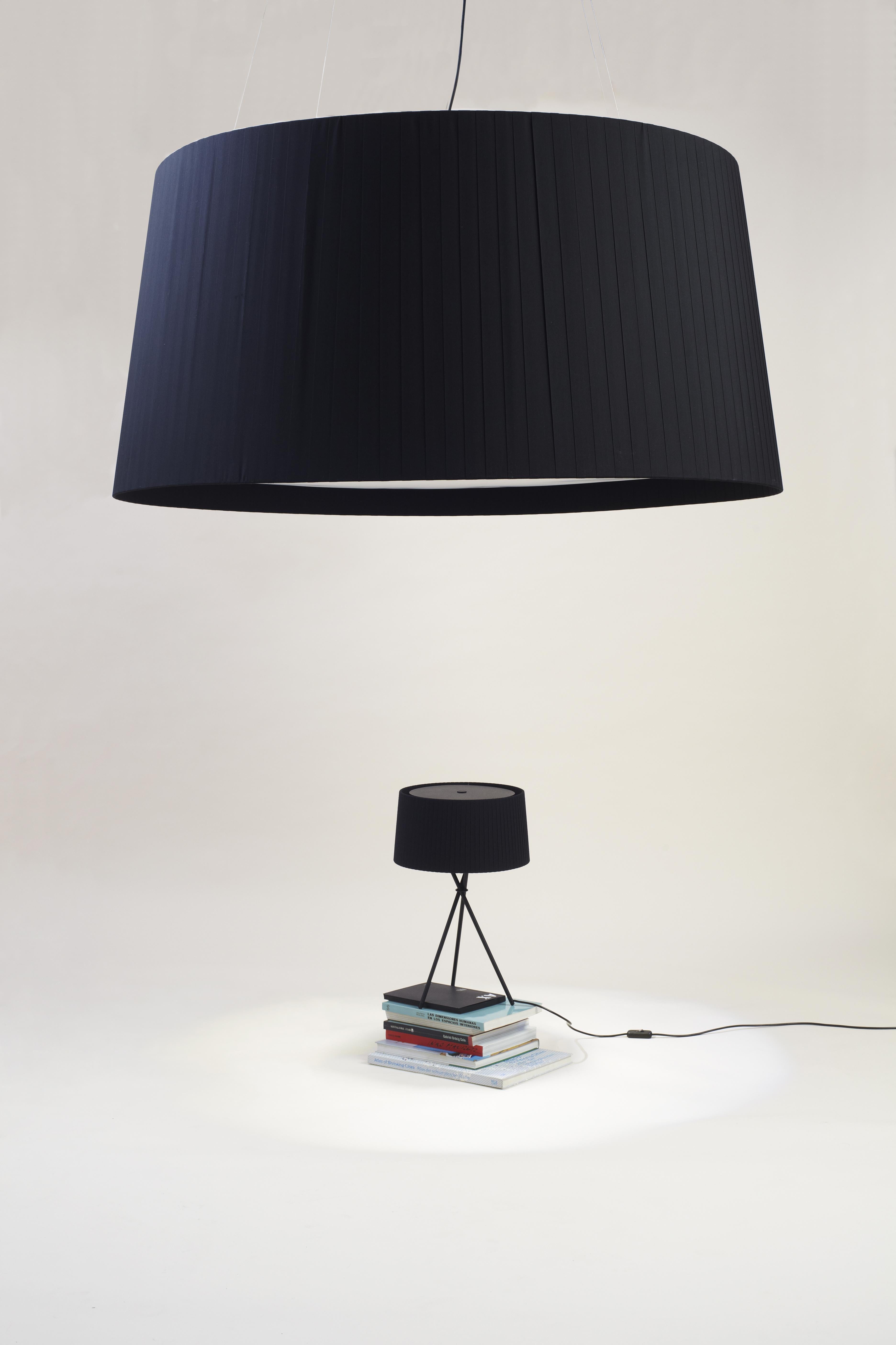 Black Trípode M3 Table Lamp by Santa & Cole In New Condition For Sale In Geneve, CH
