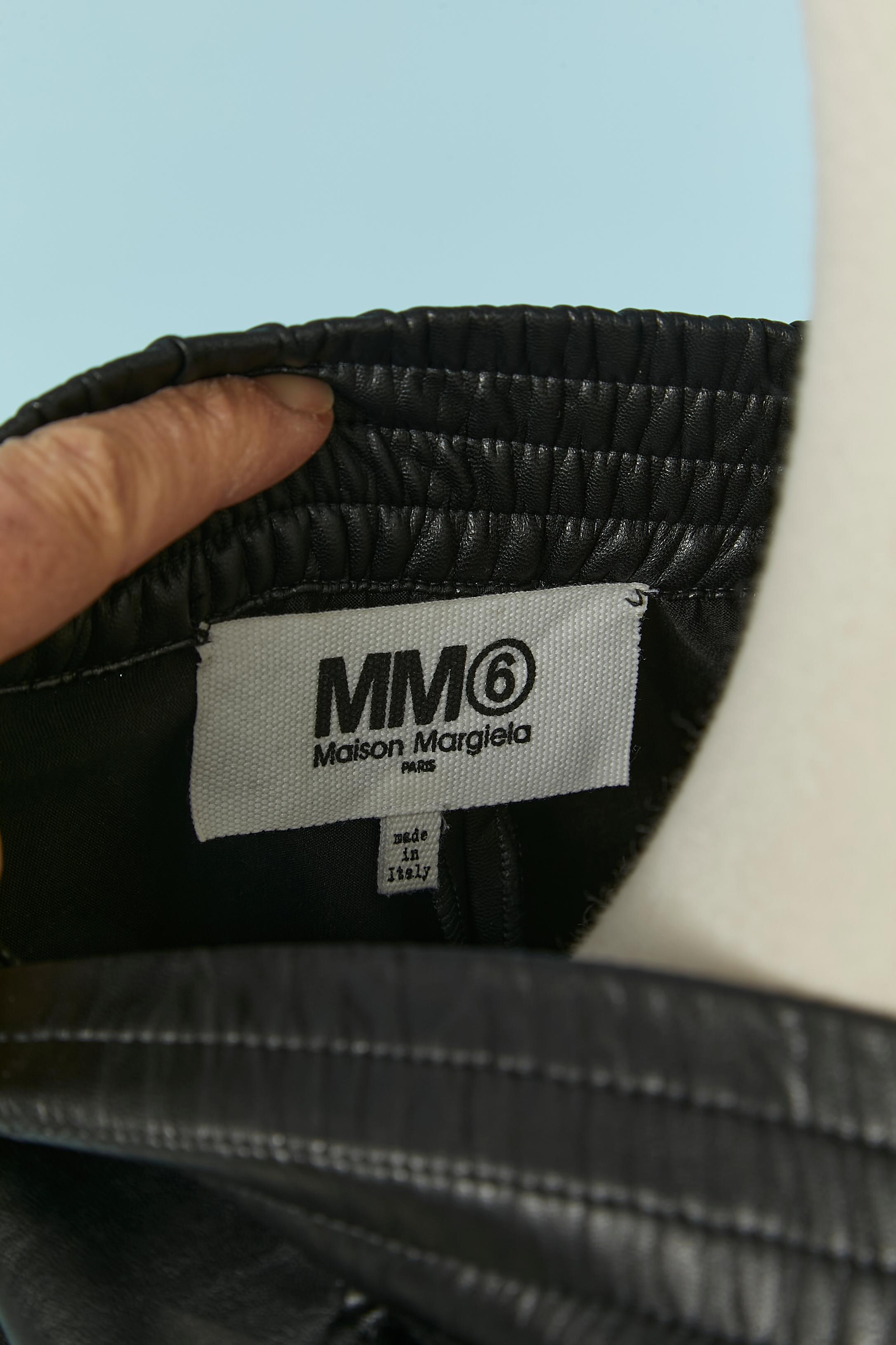Pantaloni neri in ecopelle con spacco MM6 Maison Margiela in vendita 1