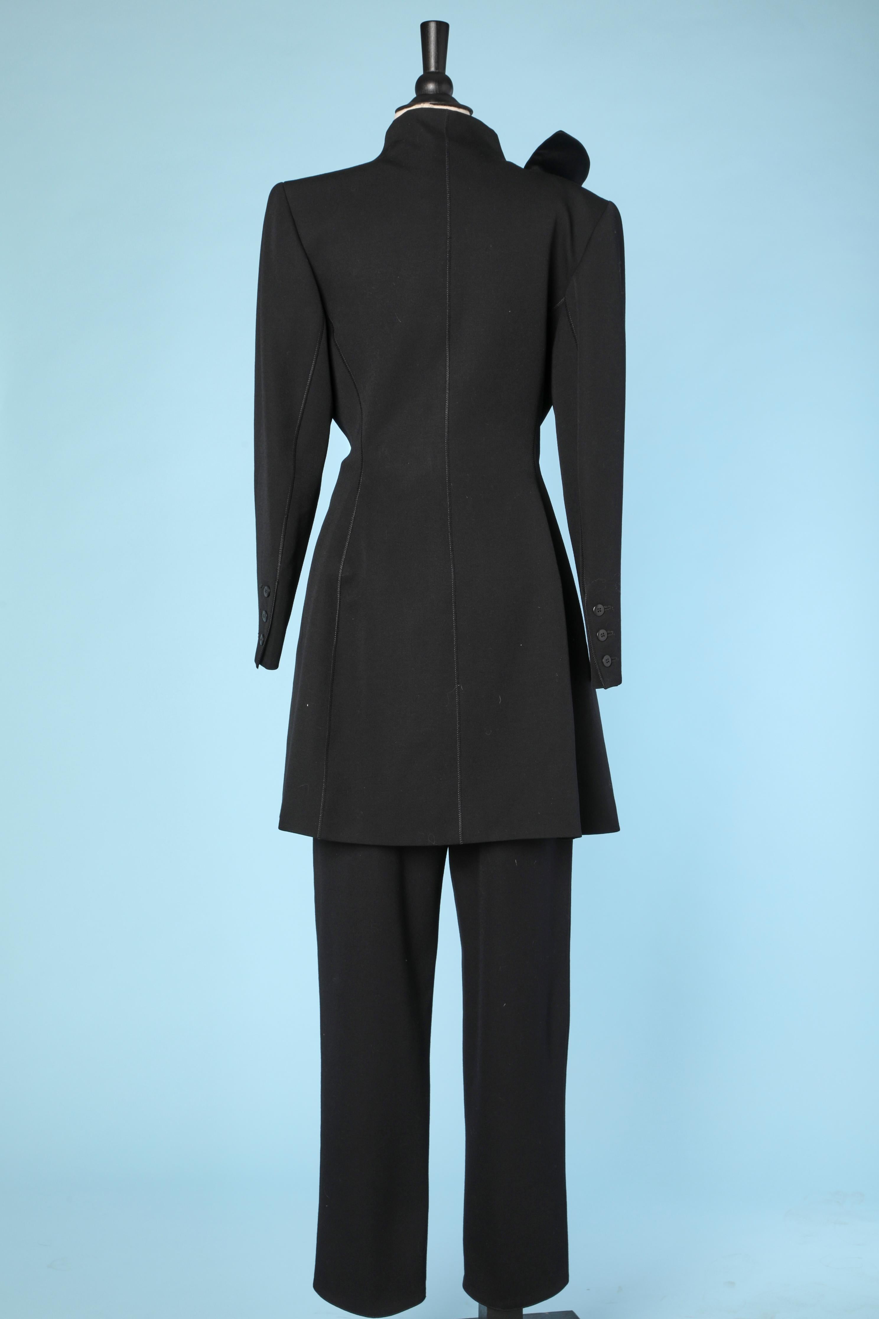 Black trouser pant suit in dry wool and graphic collar Claude Montana 1