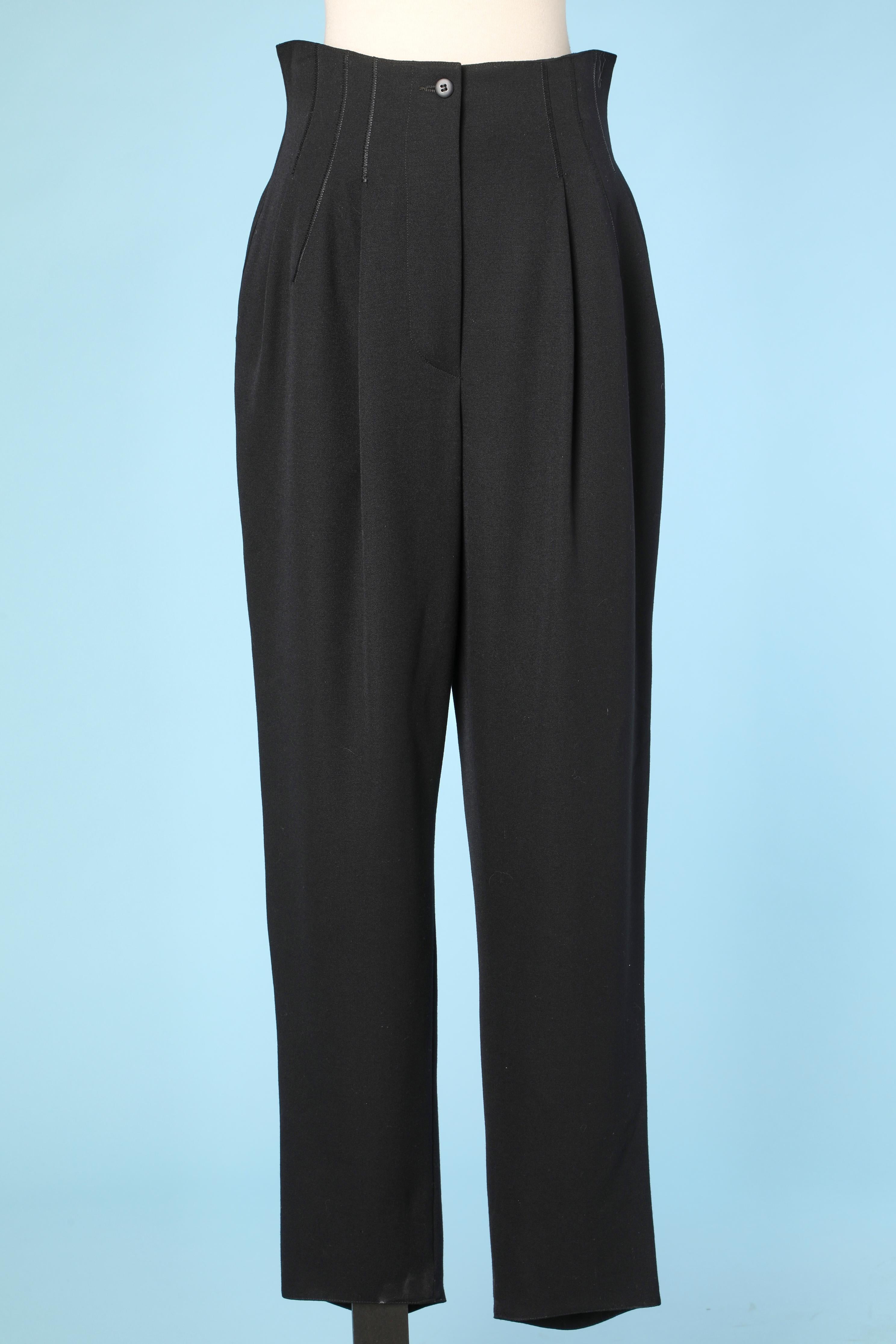 Black trouser pant suit in dry wool and graphic collar Claude Montana 3