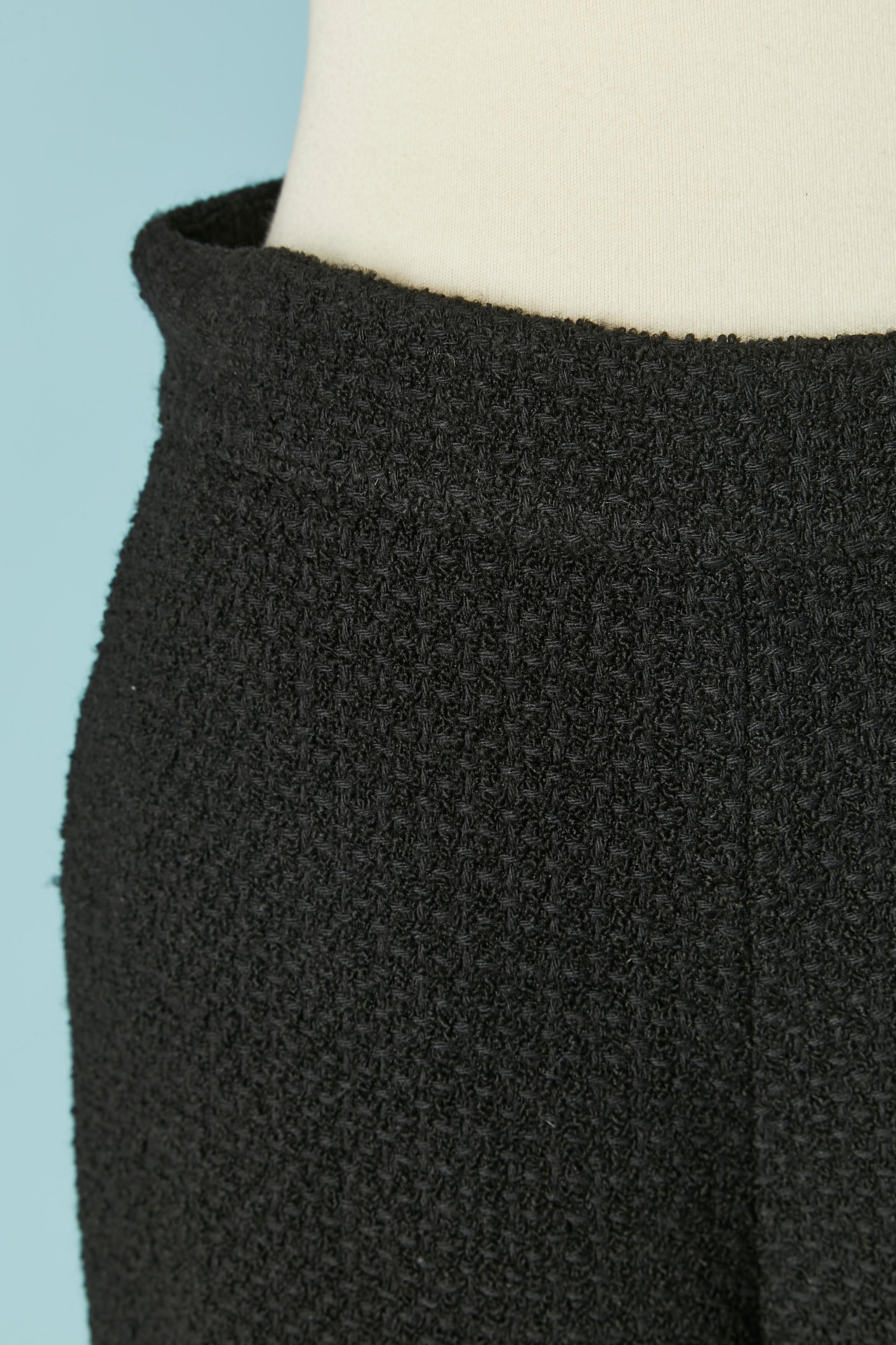 Black trouser with black ostrich feather edge. Fabric composition: 42% cotton, 34% acrylic, 21% polyester, 3% nylon. Pocket lining composition: acetate & polyester. 
Pocket on both side. Invisible zip closure and hook&eye on the left side.
SIZE 42
