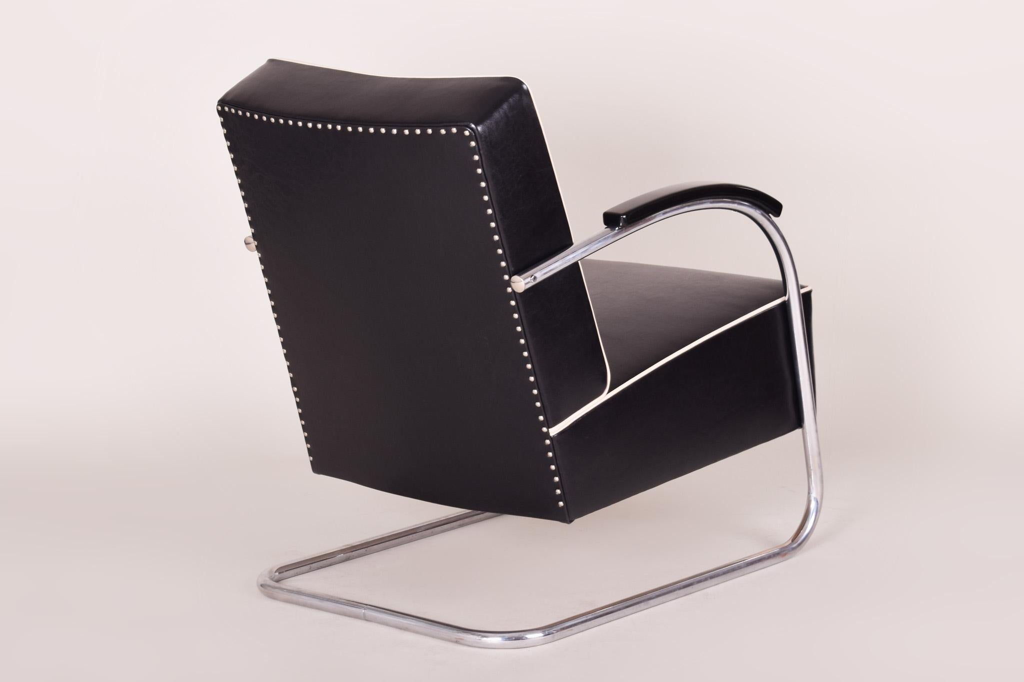 Black Tubular Steel Cantilever Armchairs, Chrome, New Leather and Upholstery In Good Condition In Horomerice, CZ
