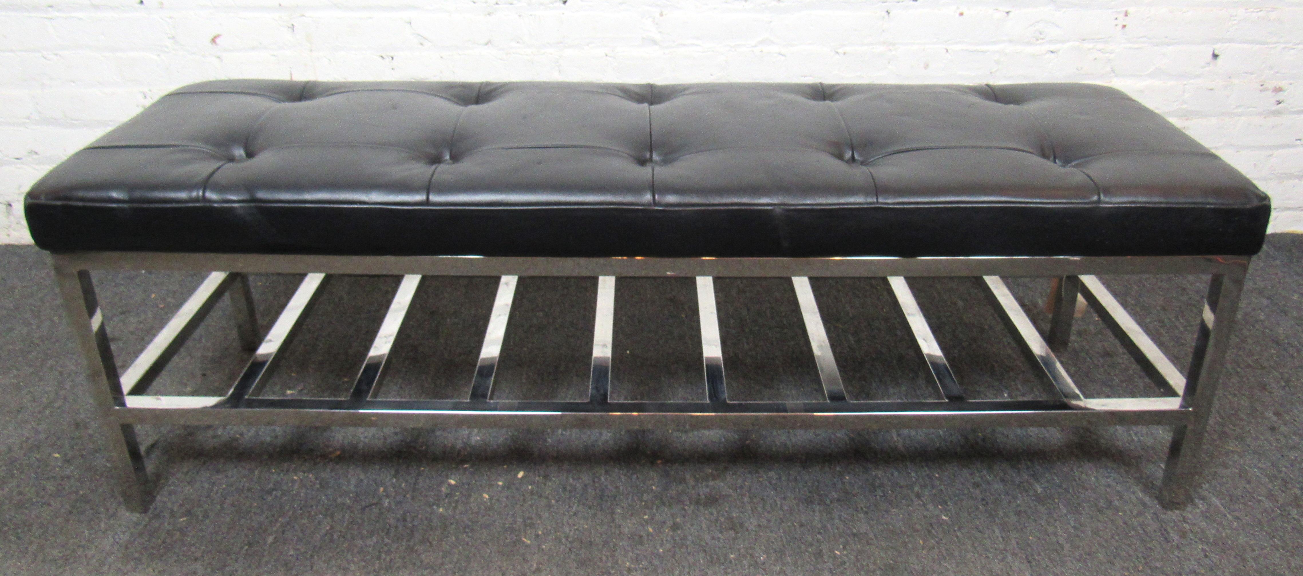 Vintage bench with sleek chrome frame and tufted cushioning. Great mid-century style for home use.

Please confirm location NY or NJ.