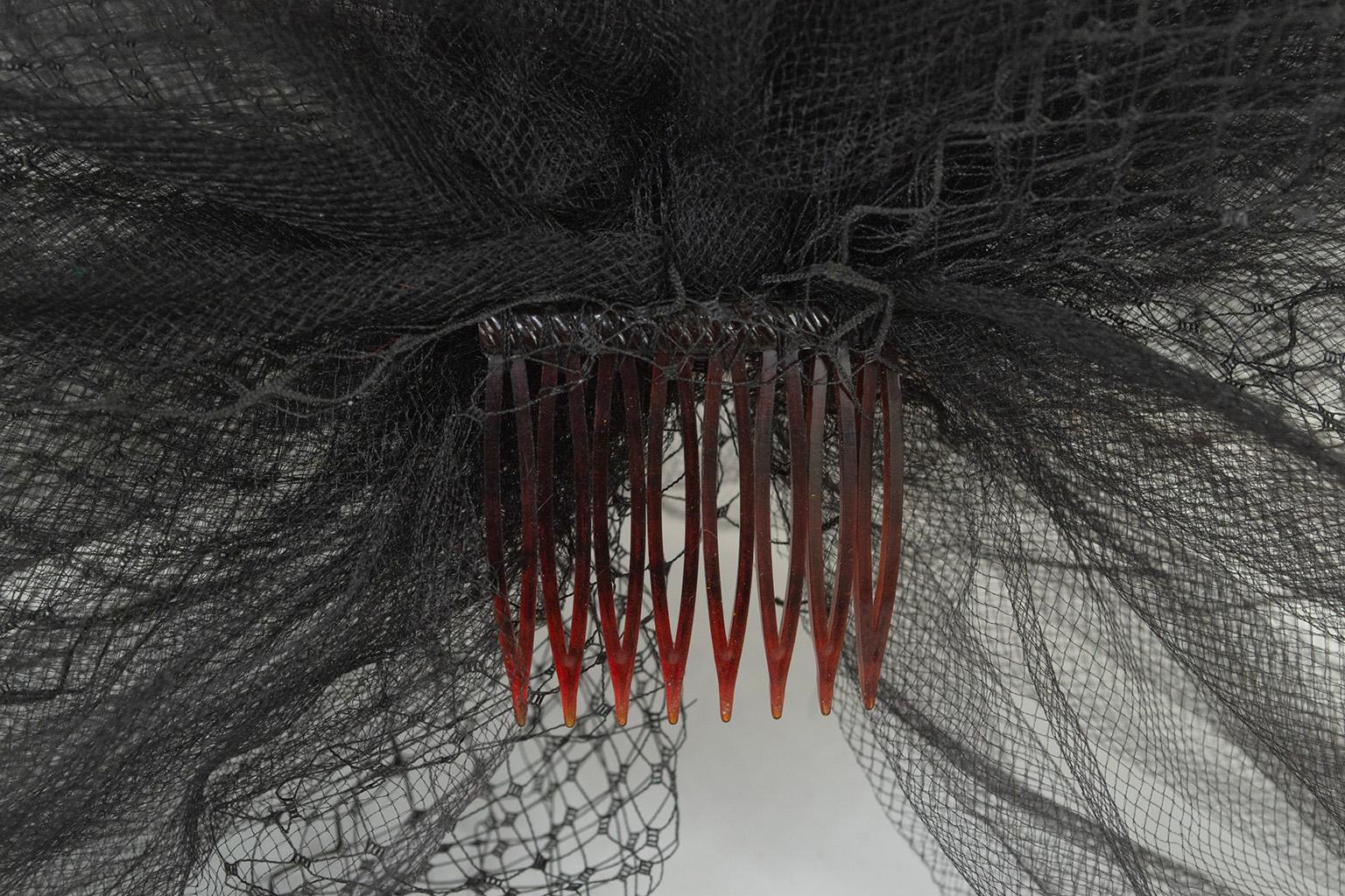 Fascinatore o corpetto con pettine in tulle nero e rete - O/S, anni '50 in vendita 3