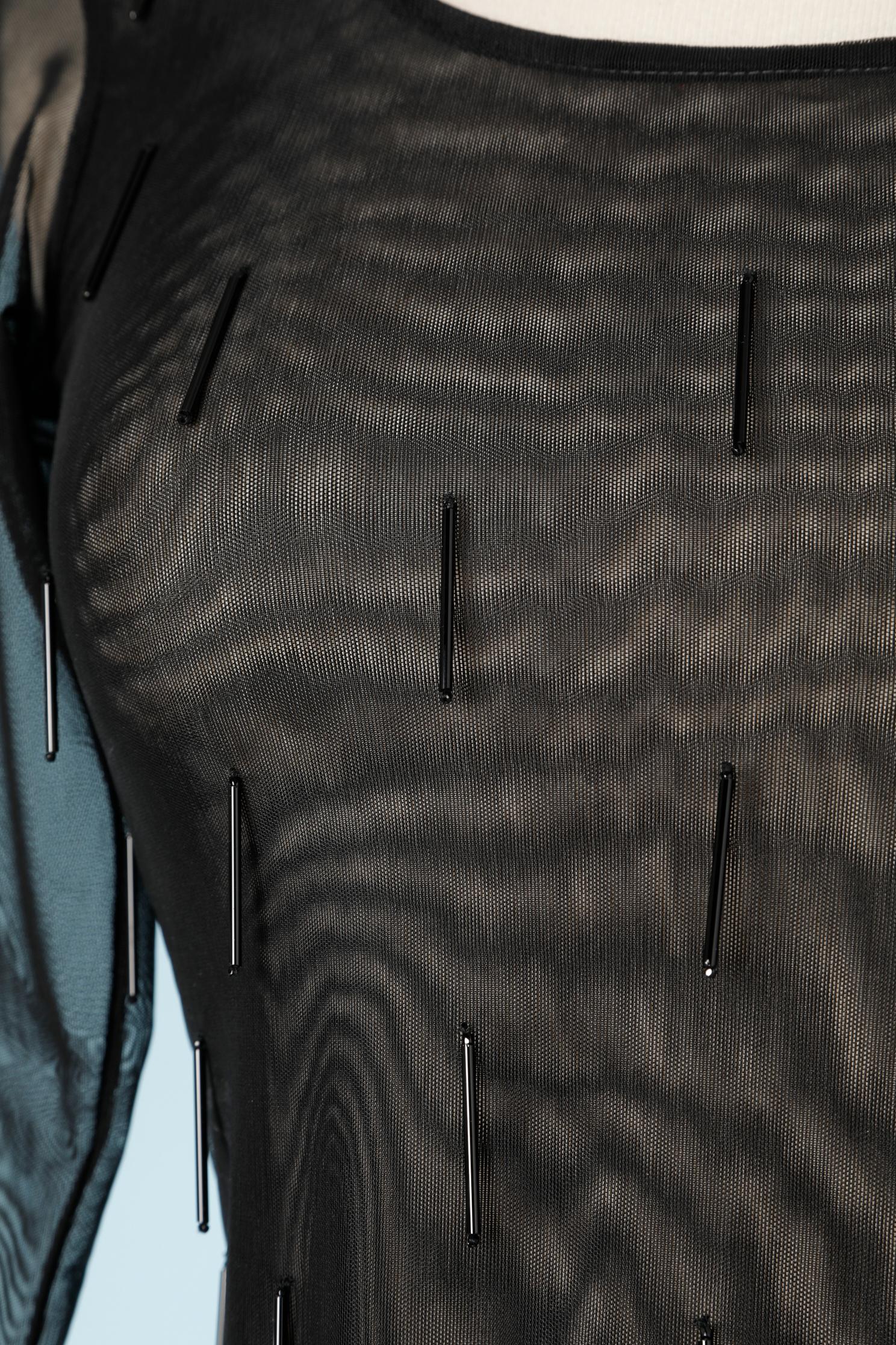 Schwarzer Tüll-Bodysuit mit schwarzen Baguette-Perlen aus Glas. Schnappverschluss am Boden.
Zusammensetzung des Stoffes: 80% Polyester, 20% Stretch. 
NEU mit Etikett 
GRÖSSE 40 (It) 36 (Fr) aber passt eher XXS 