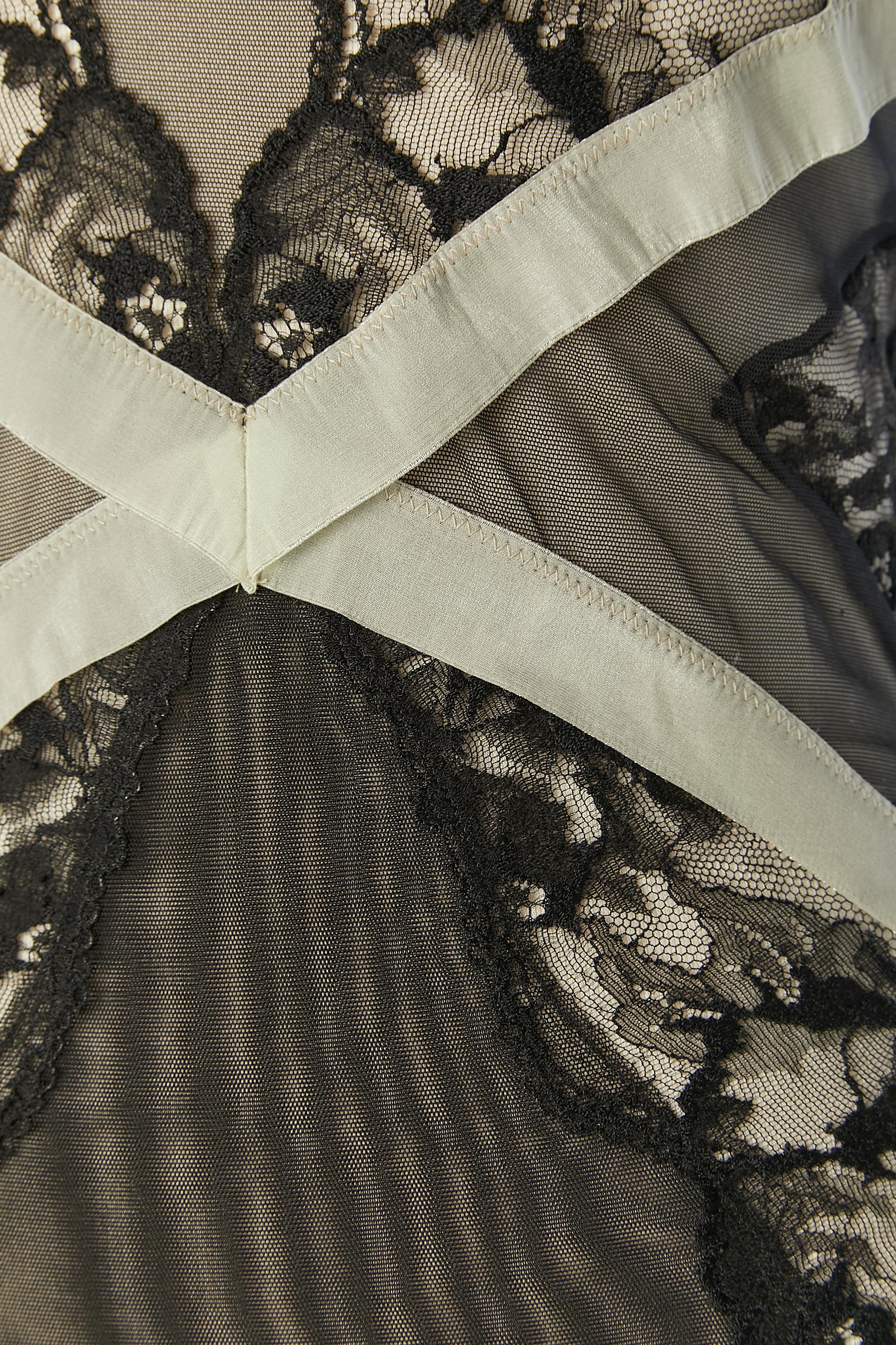 Black tulle see-through bodysuit with lace appliqué La Perla ( no brand tag) In Excellent Condition For Sale In Saint-Ouen-Sur-Seine, FR