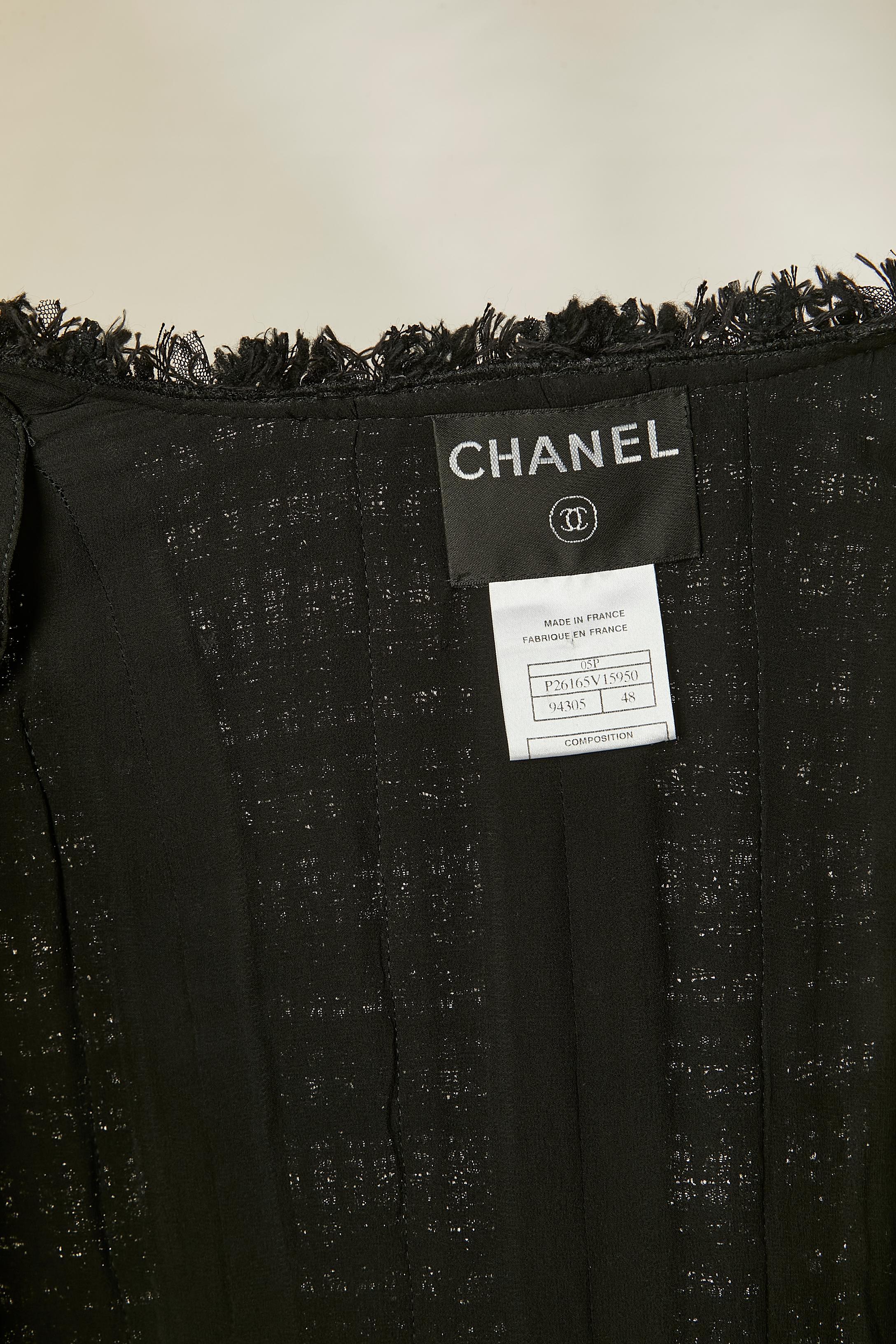 Chaqueta de tweed negro y lentejuelas borde a borde CHANEL en venta 4