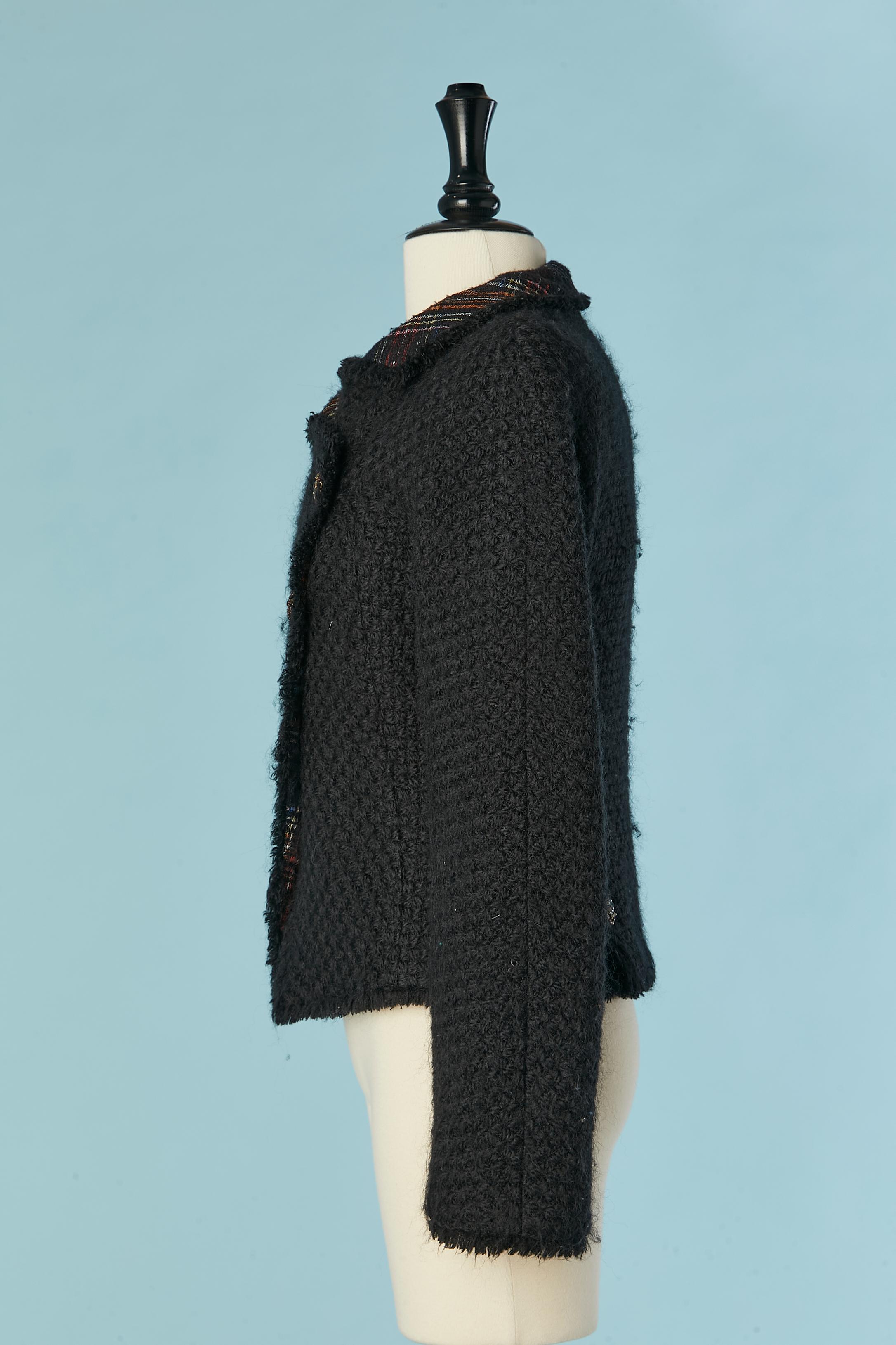 Veste croisée en laine tweed noire avec doublure à motif écossais Chanel 2012 Excellent état - En vente à Saint-Ouen-Sur-Seine, FR