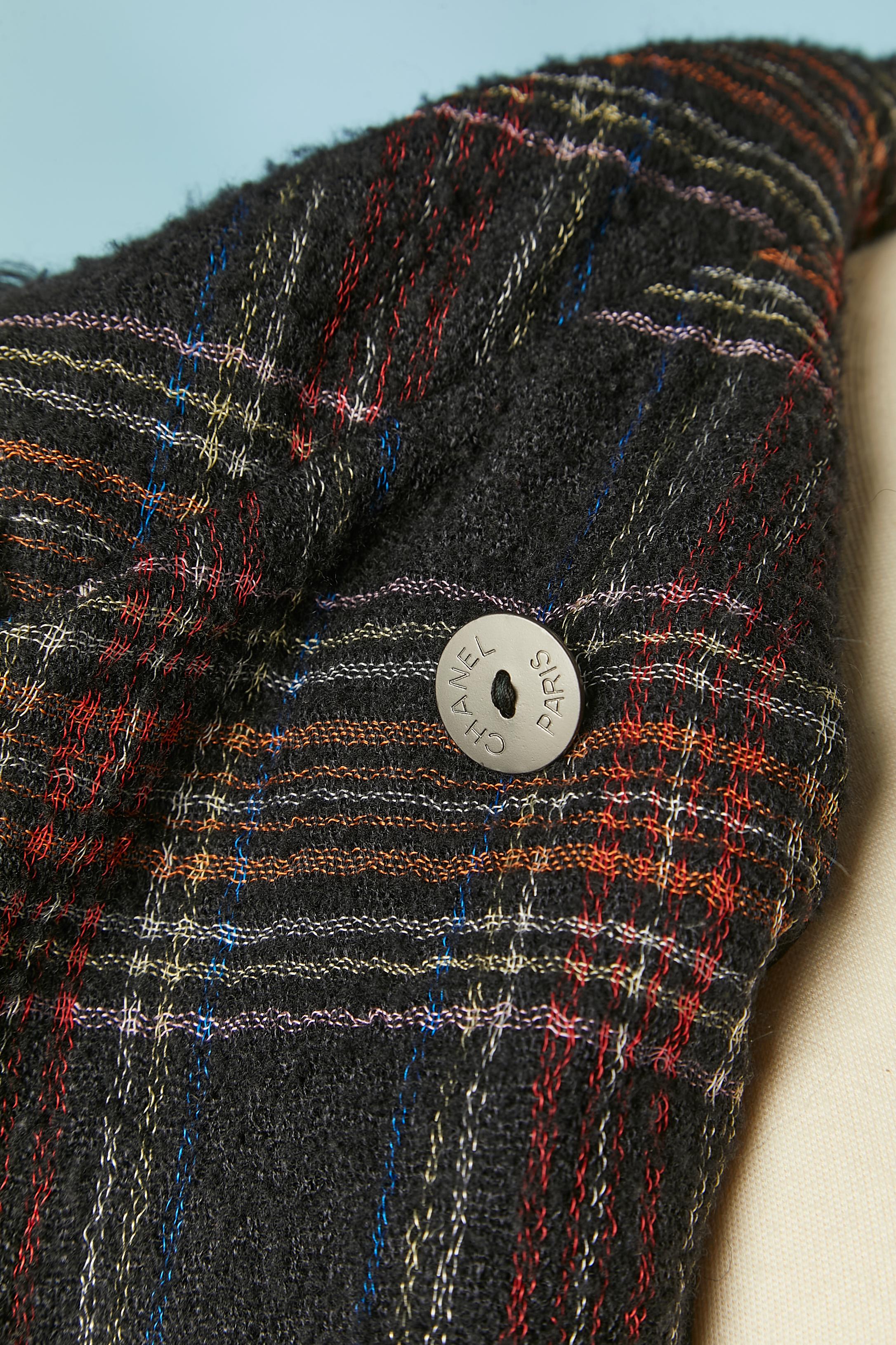 Veste croisée en laine tweed noire avec doublure à motif écossais Chanel 2012 en vente 2