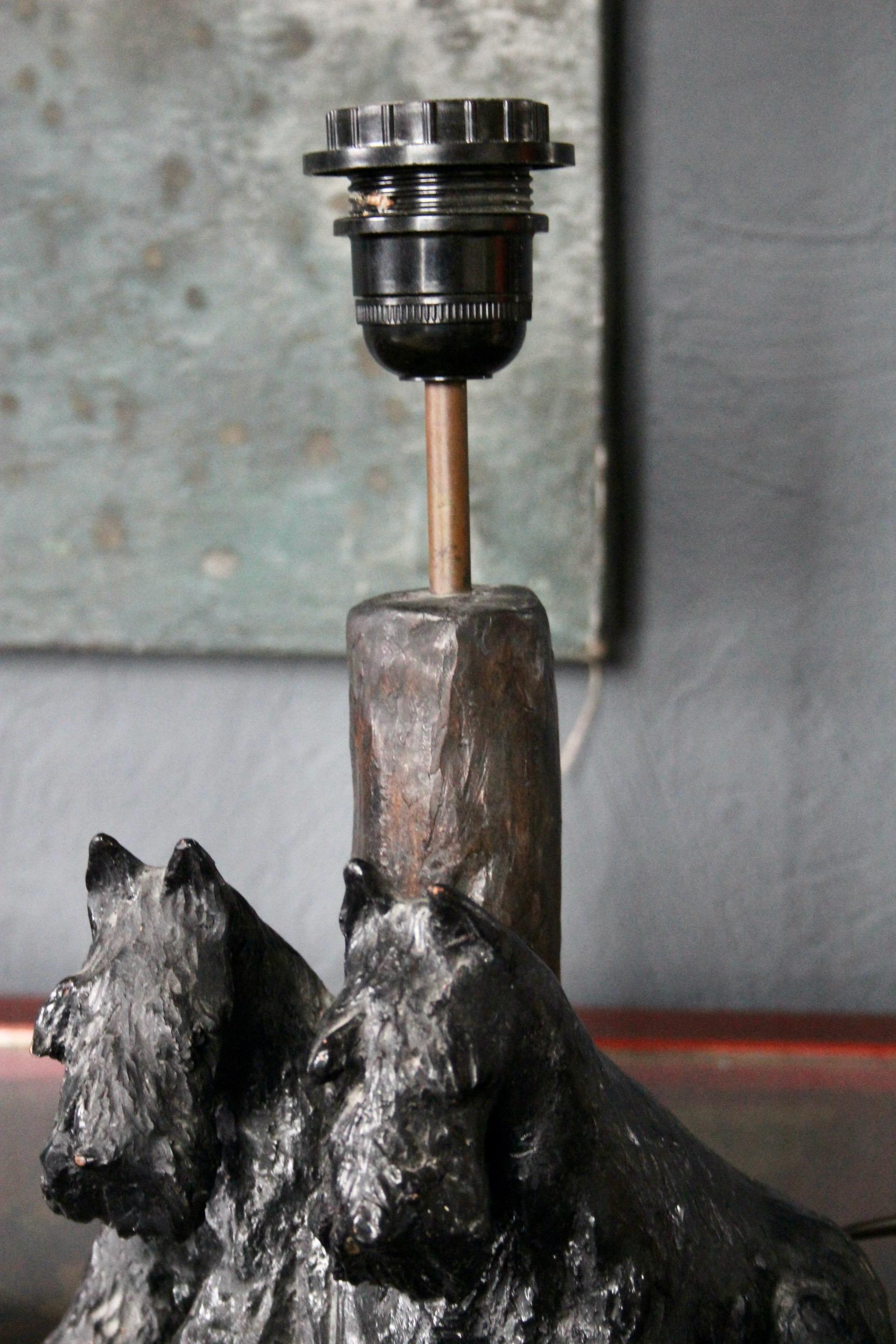 black two dogs terracotta table lamp For Sale 5