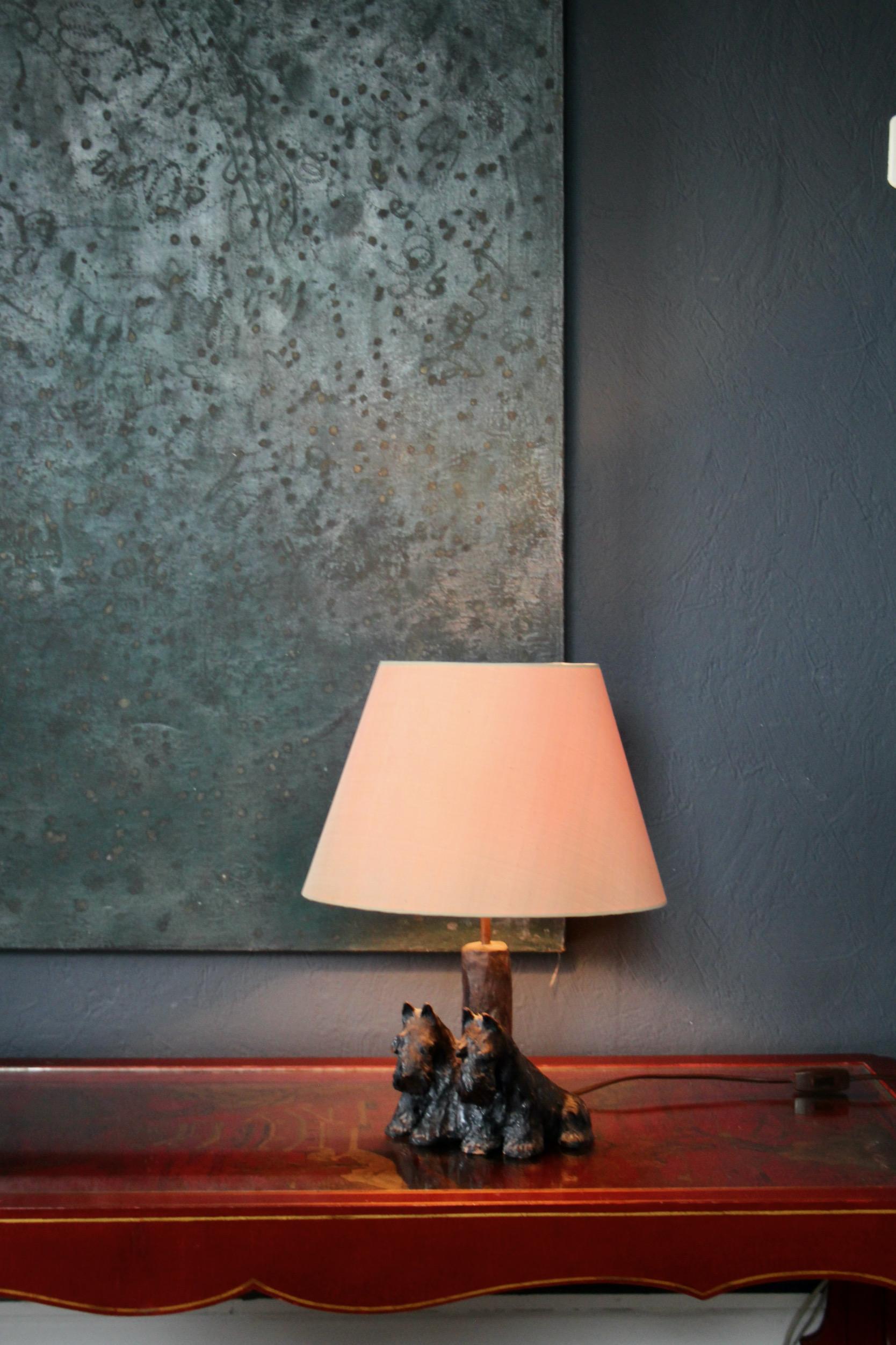 French black two dogs terracotta table lamp For Sale