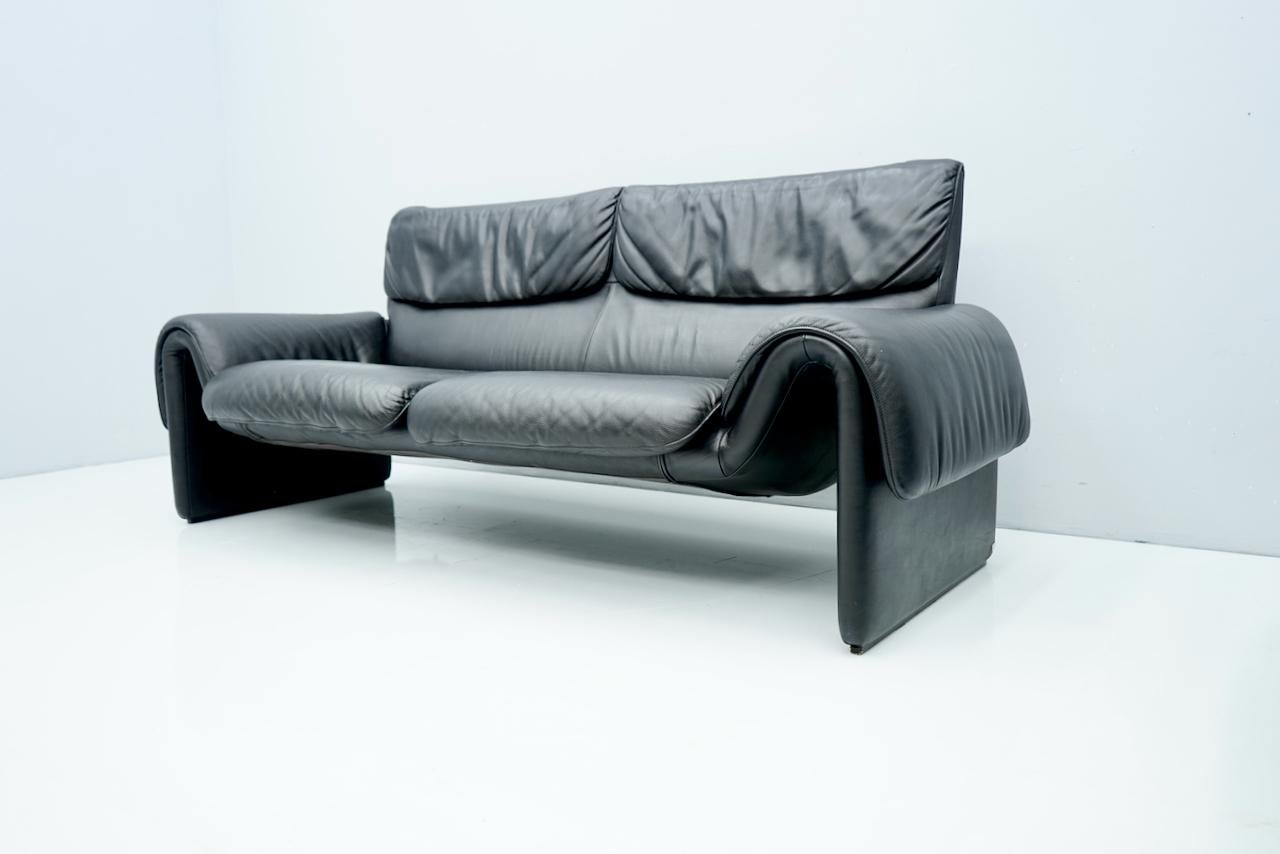 Zweisitzer-Sofa aus schwarzem Leder von De Sede Schweiz  im Angebot 3