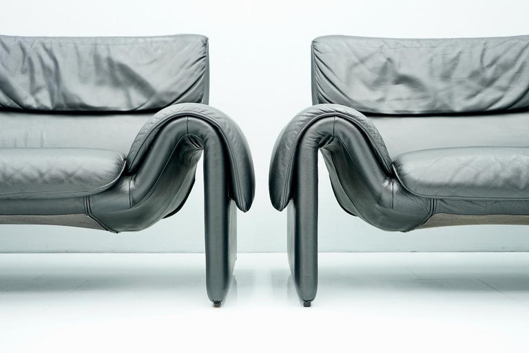 Black Two Seat Leather Sofa by De Sede Switzerland  In Good Condition For Sale In Frankfurt / Dreieich, DE