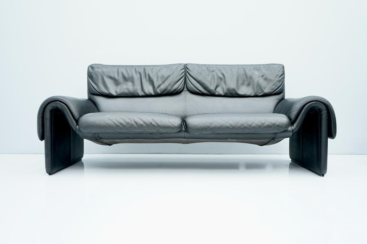Zweisitzer-Sofa aus schwarzem Leder von De Sede Schweiz  im Angebot 2