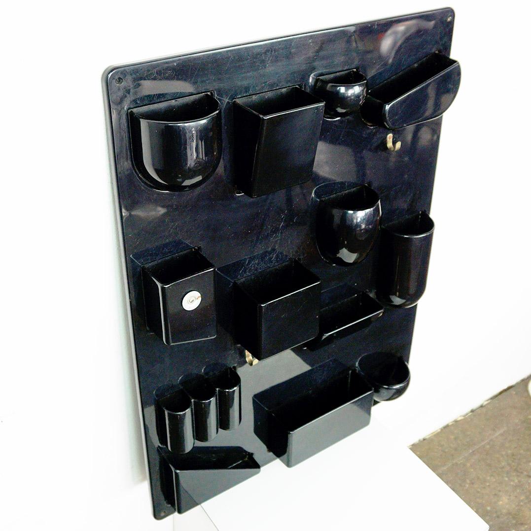 Organizador de pared Utensilo II negro de Dorothee Maurer Becker, Alemania Años 70 Plástico en venta