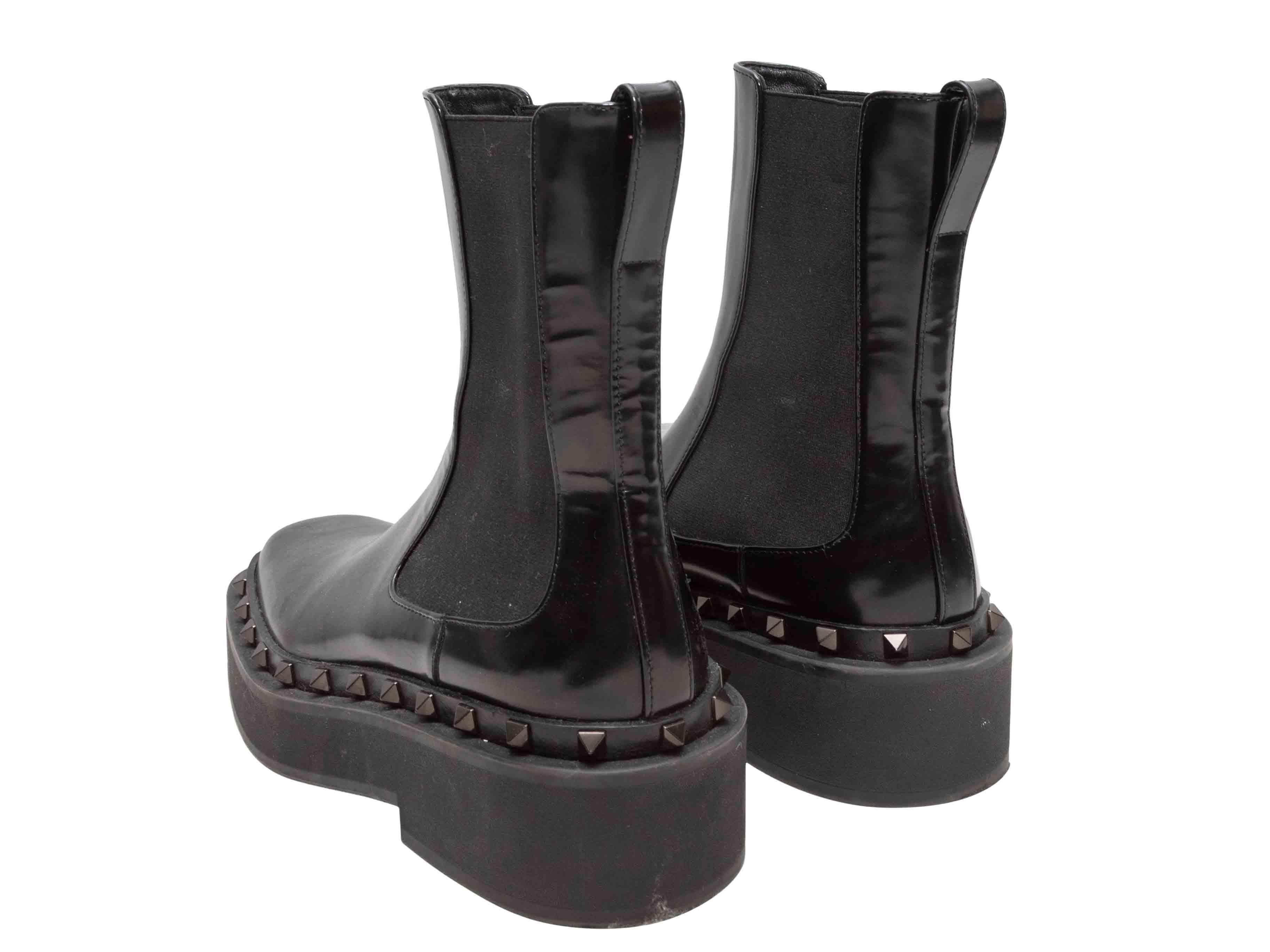 Black Valentino Rockstud-Trimmed Ankle Boots Size 37 im Zustand „Gut“ im Angebot in New York, NY