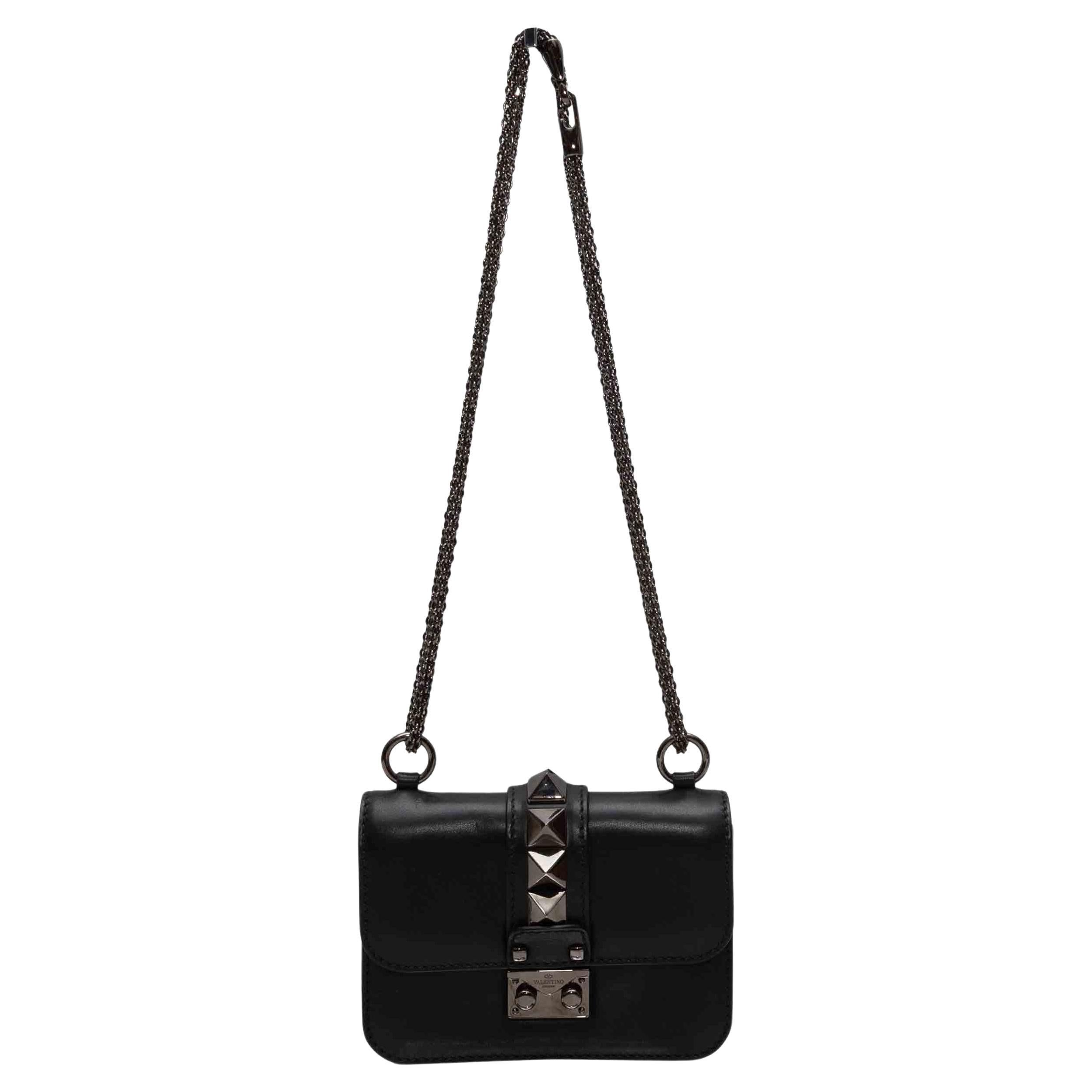 Schwarze Valentino Kleine Rockstud Umhängetasche im Angebot