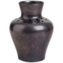 Schwarze Vase von Robert Picault