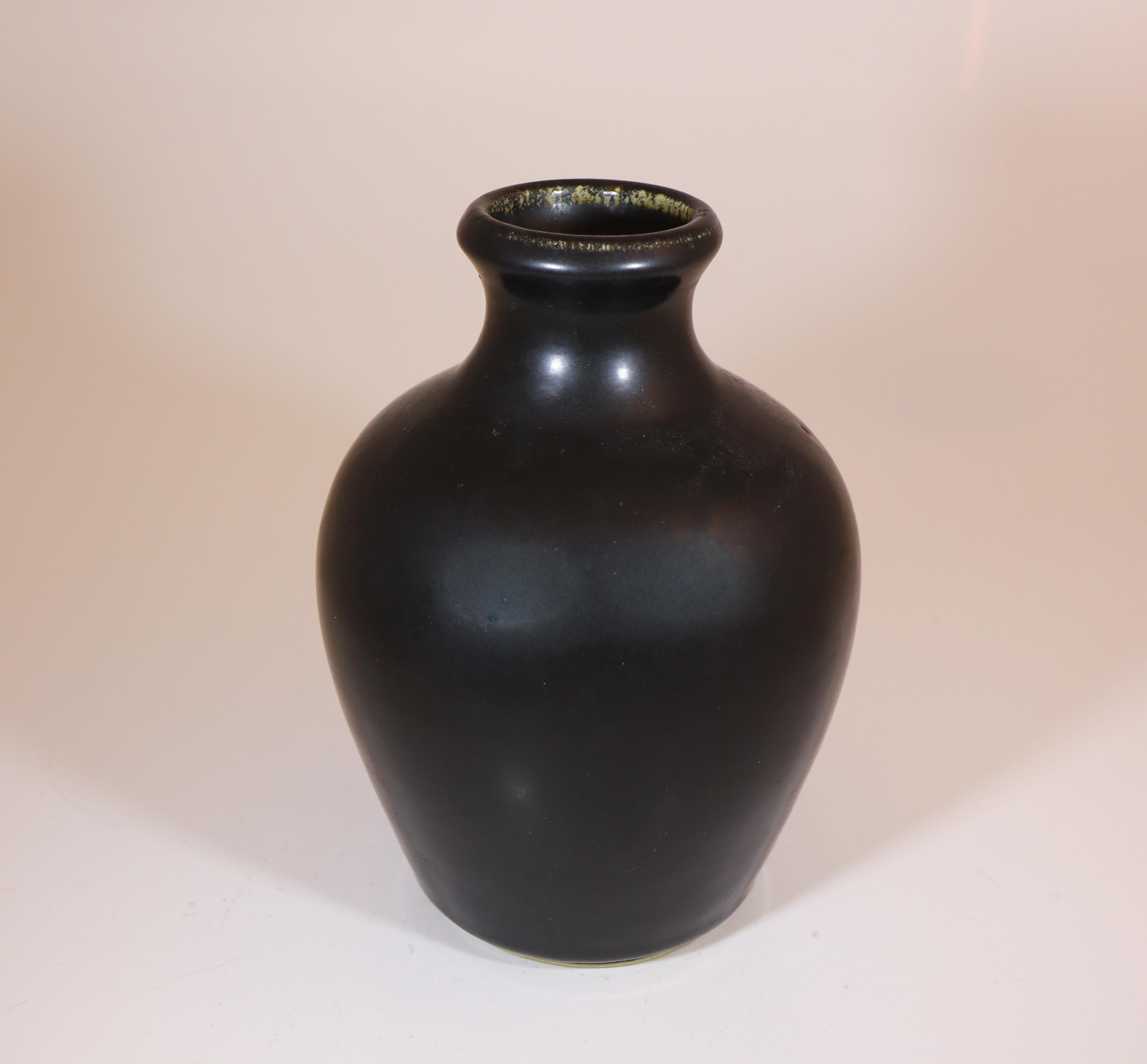 Vaso nero - Carl-Harry Stålhane - Atelier Rörstrand - Metà del XX secolo moderno in vendita 1