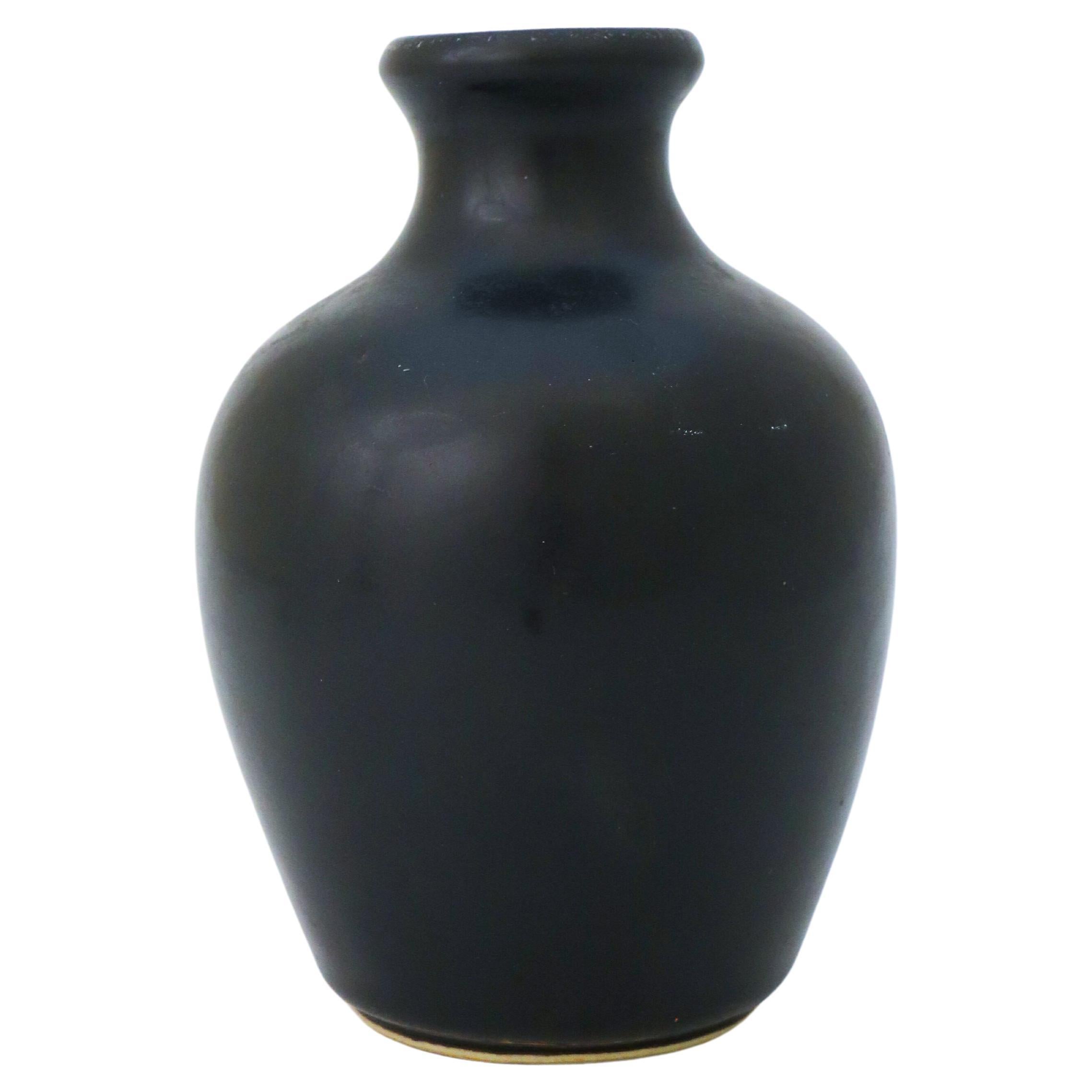 Schwarze Vase - Carl-Harry Stålhane - Rörstrand Atelier - Mitte des 20. Jahrhunderts Modern im Angebot