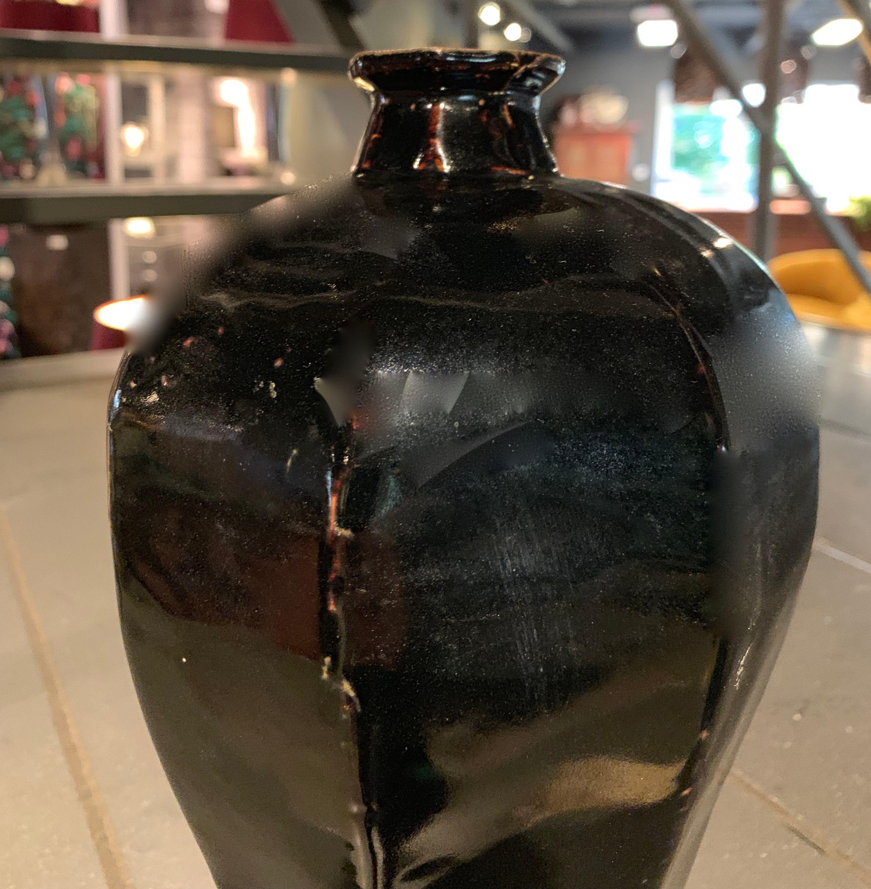 Contemporary Chinese hexagonally shaped black matte glaze vase


 