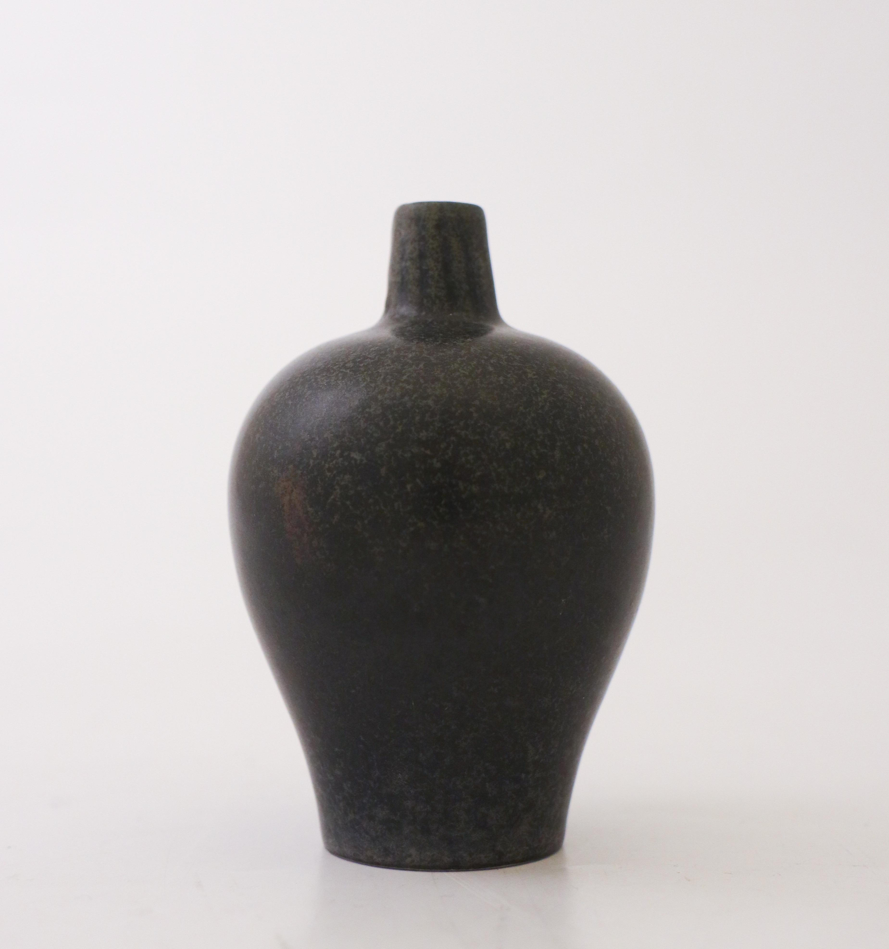 Scandinavian Modern Black Vase, Gunnar Nylund, Rörstrand, Scandinavian Mid-Century Vintage For Sale