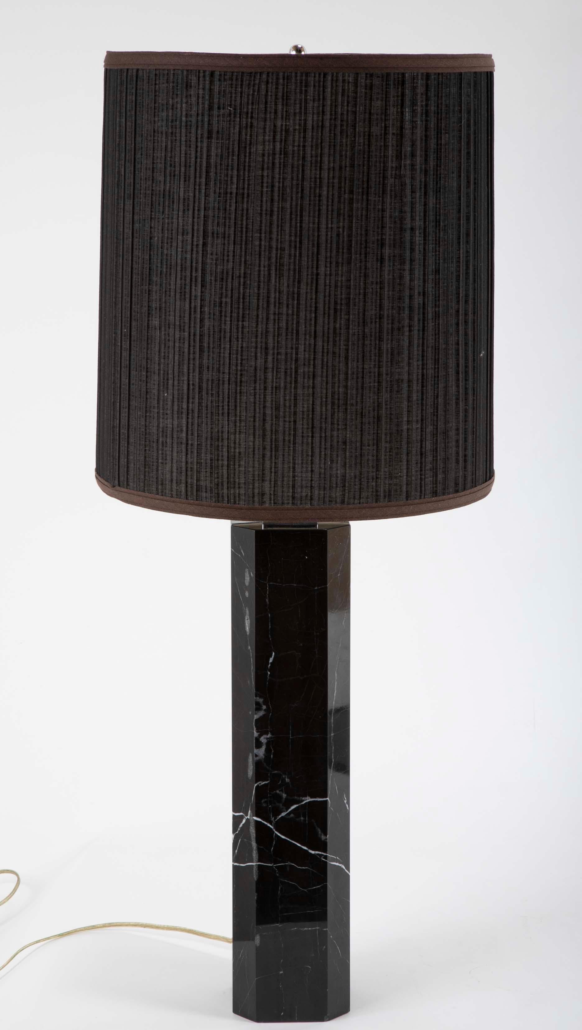 Black veined marble column lamp attributed to T.H. Robsjohn-Gibbings for Hanson, circa mid-20th century.