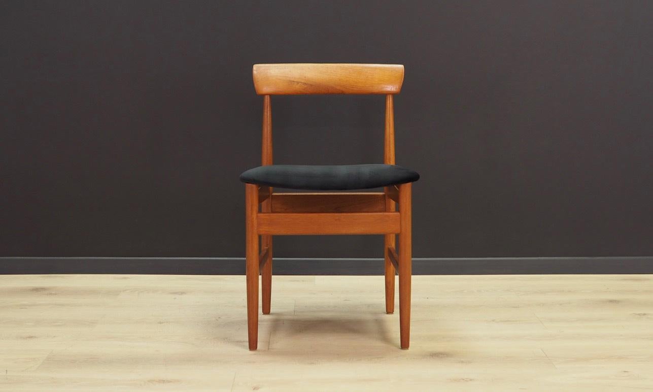 Set of two chairs from the 1960s-1970s. Danish design - Minimalist form. New upholstery made of velour in black, teak construction. Maintained in good condition (minor bruises and scratches) - directly for use.

Dimensions: Height 77 cm width 47