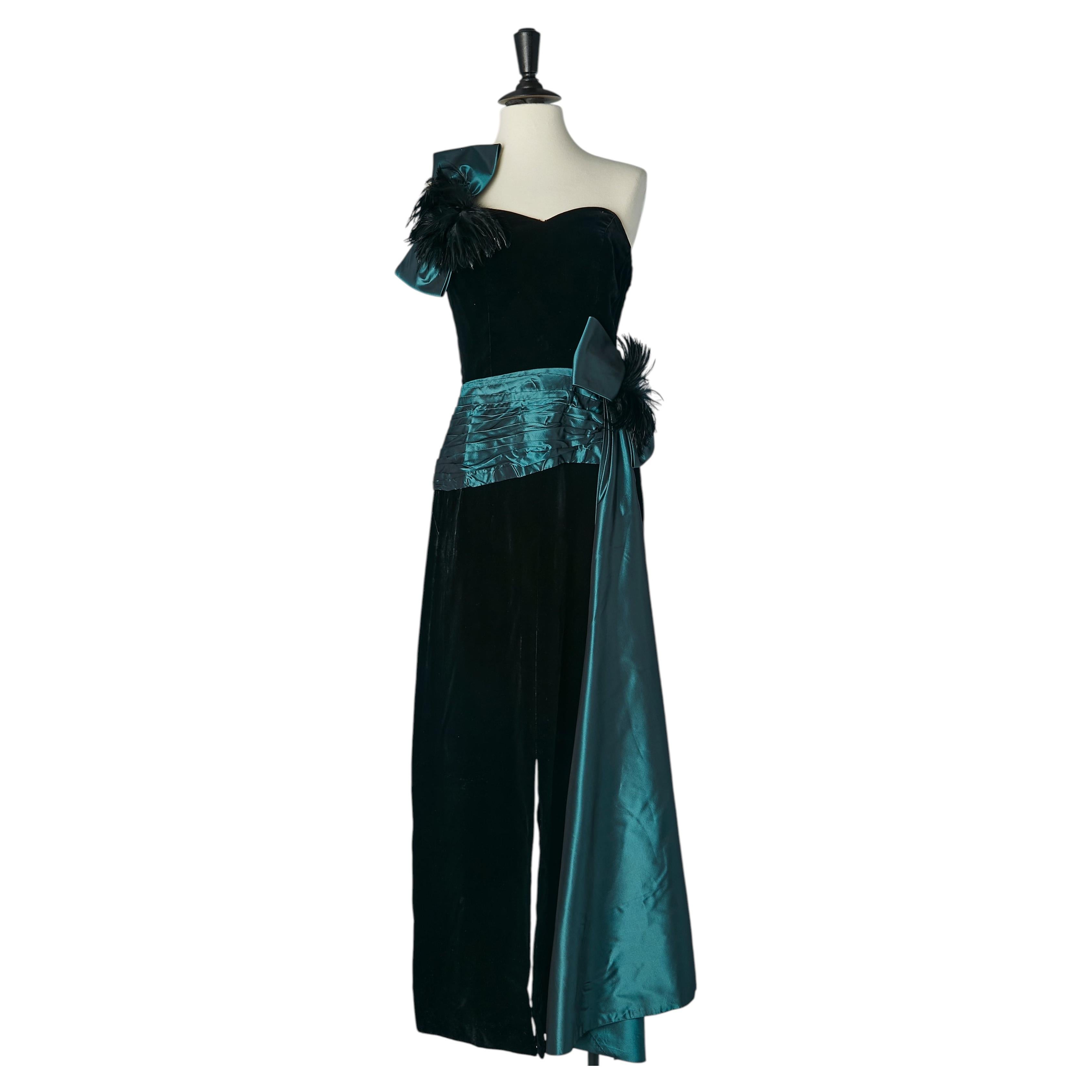 Robe du soir asymétrique en velours noir et taffetas bleu DANIEL ROLAND en vente