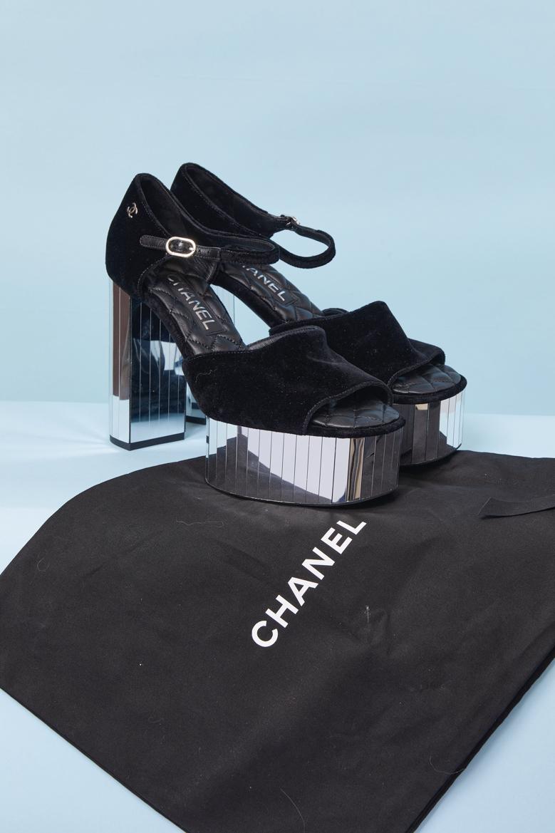 Nero Sandali in velluto nero e plateforme a specchio Chanel in vendita