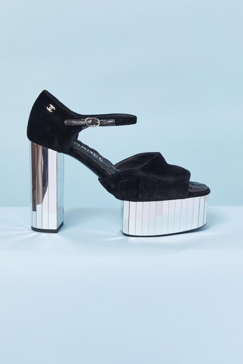 Sandali in velluto nero e plateforme a specchio Chanel In condizioni ottime in vendita a Saint-Ouen-Sur-Seine, FR