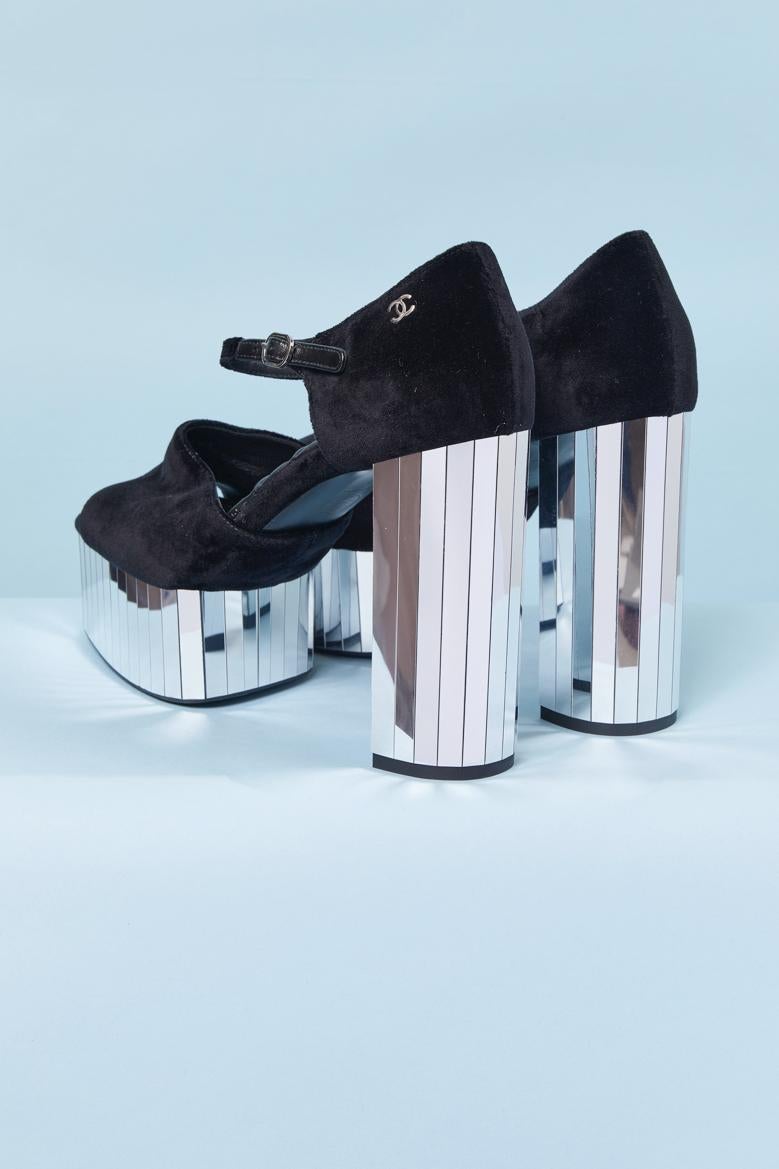 Donna Sandali in velluto nero e plateforme a specchio Chanel in vendita