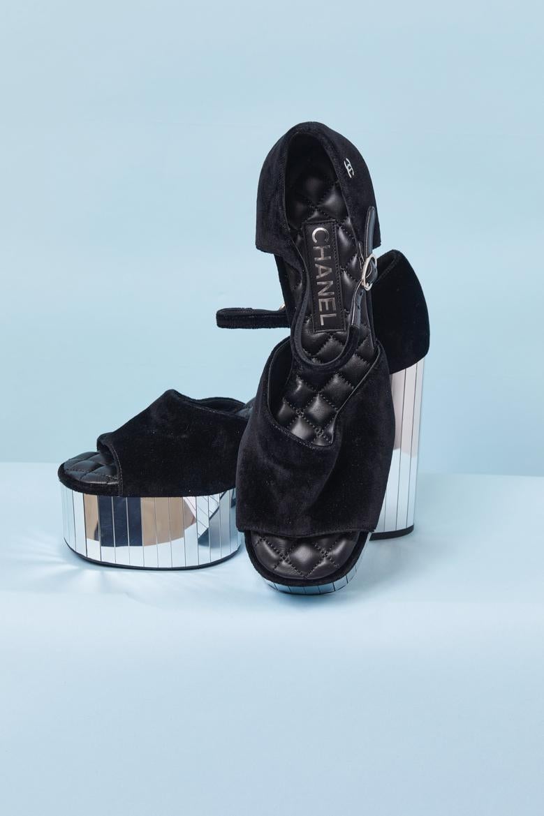 Sandali in velluto nero e plateforme a specchio Chanel in vendita 1