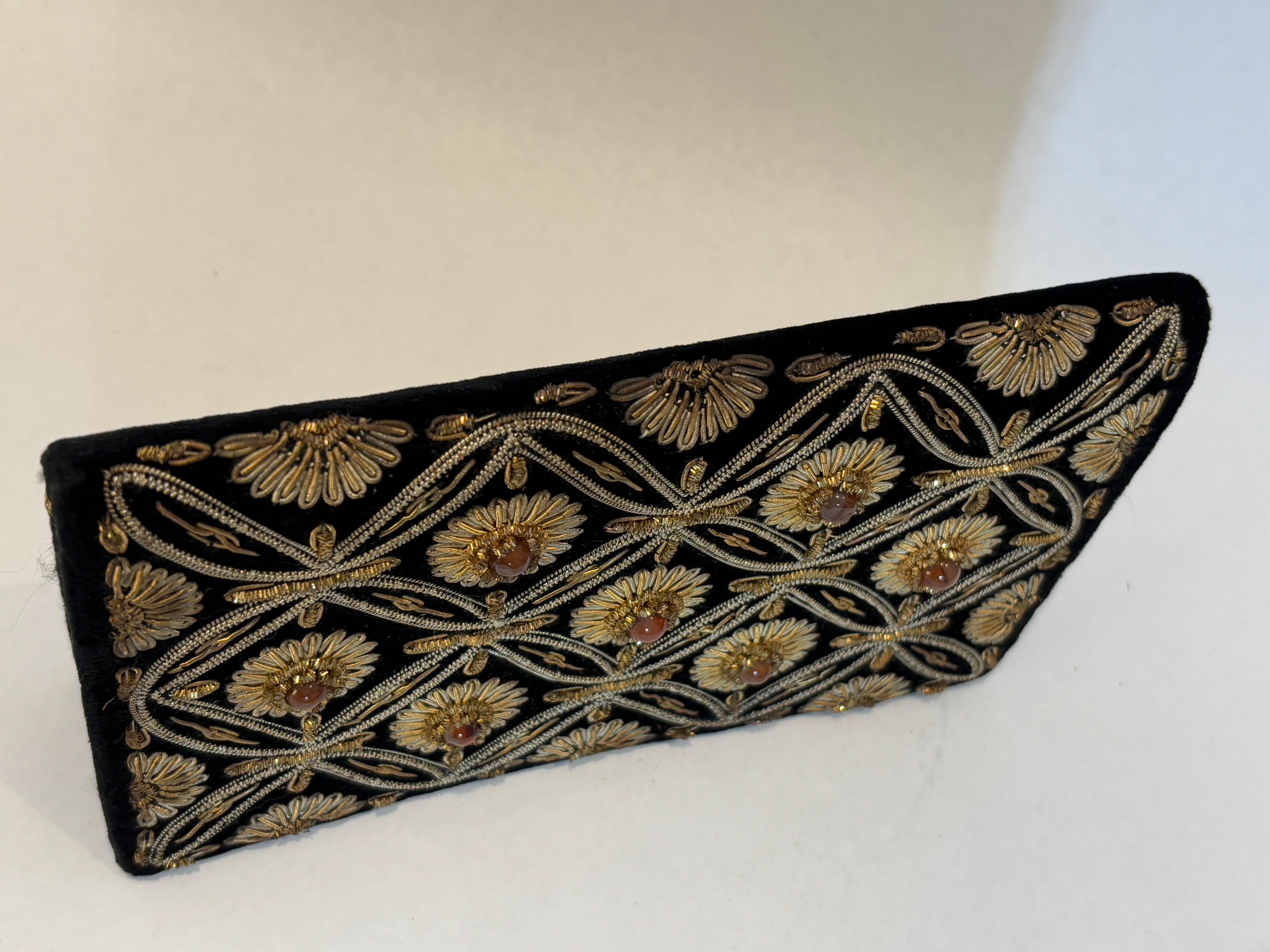 Black Velvet and Silk Embroidered 1960s Zardozi Zari Gemstone Clutch India For Sale 12