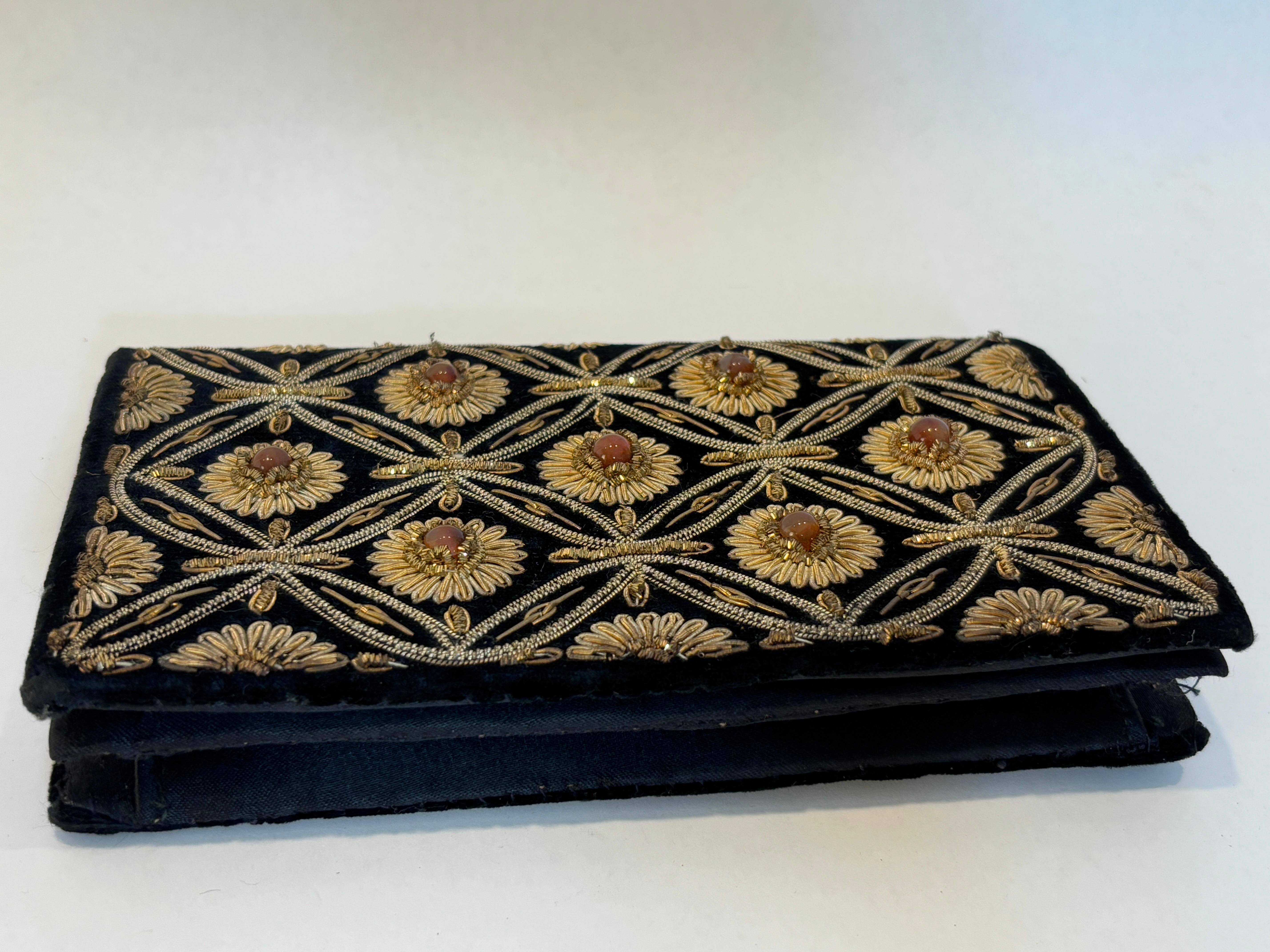 Black Velvet and Silk Embroidered 1960s Zardozi Zari Gemstone Clutch India For Sale 13