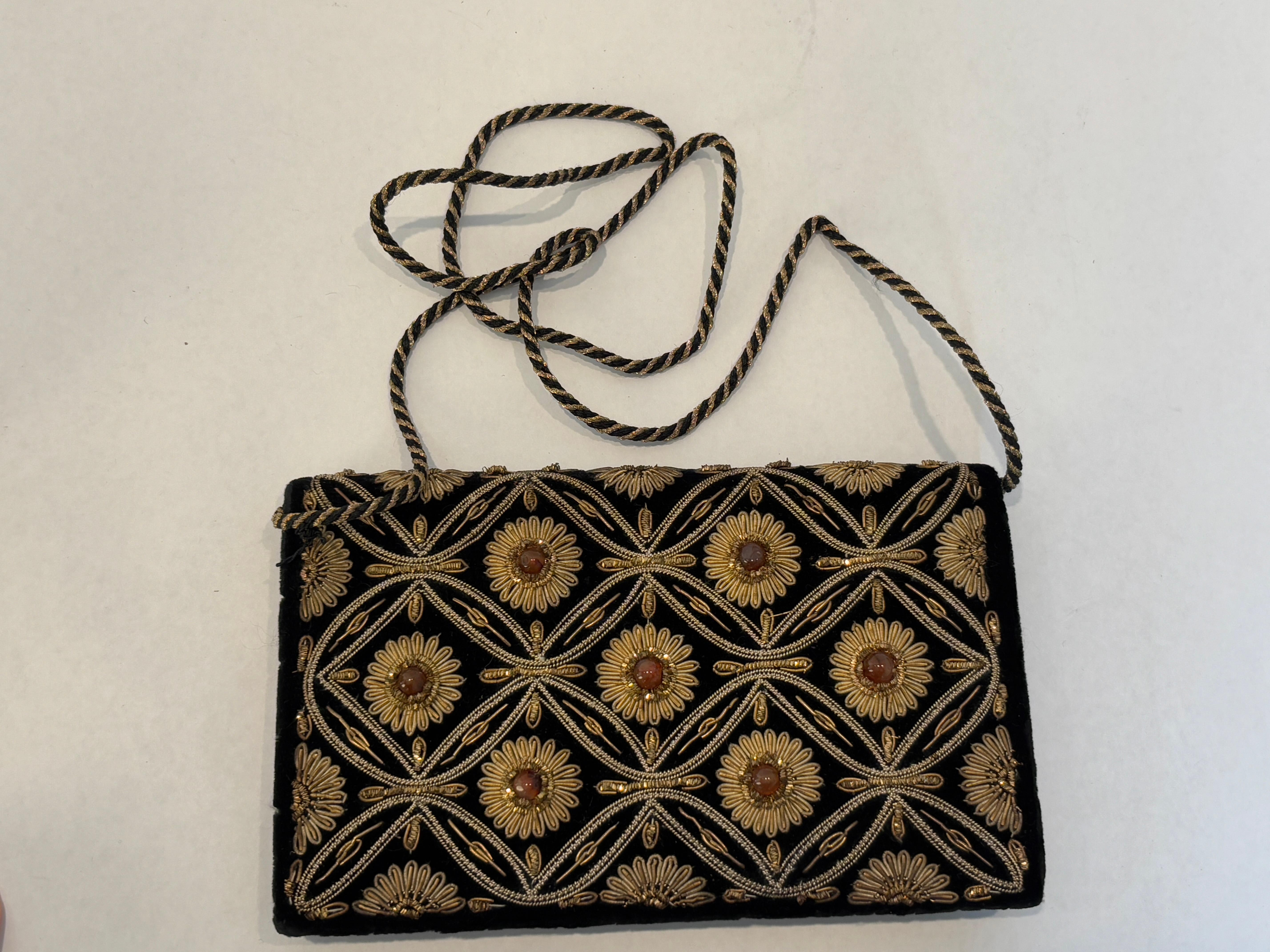 Black Velvet and Silk Embroidered 1960s Zardozi Zari Gemstone Clutch India In Good Condition For Sale In North Hollywood, CA